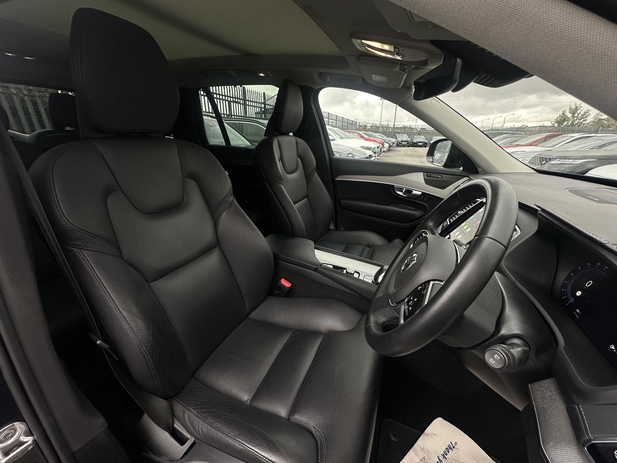 Volvo XC90 view 17