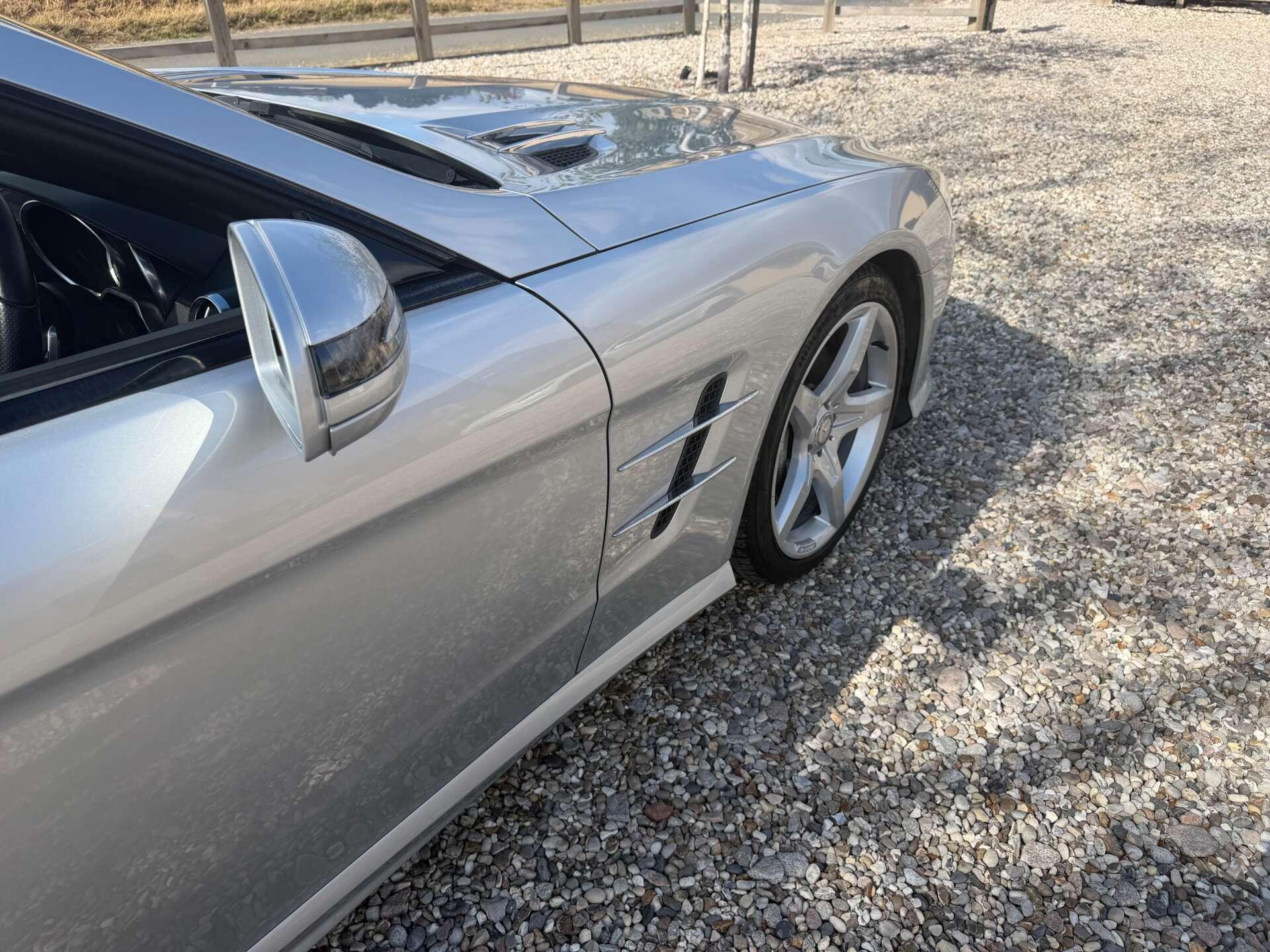 Mercedes-Benz SL view 13