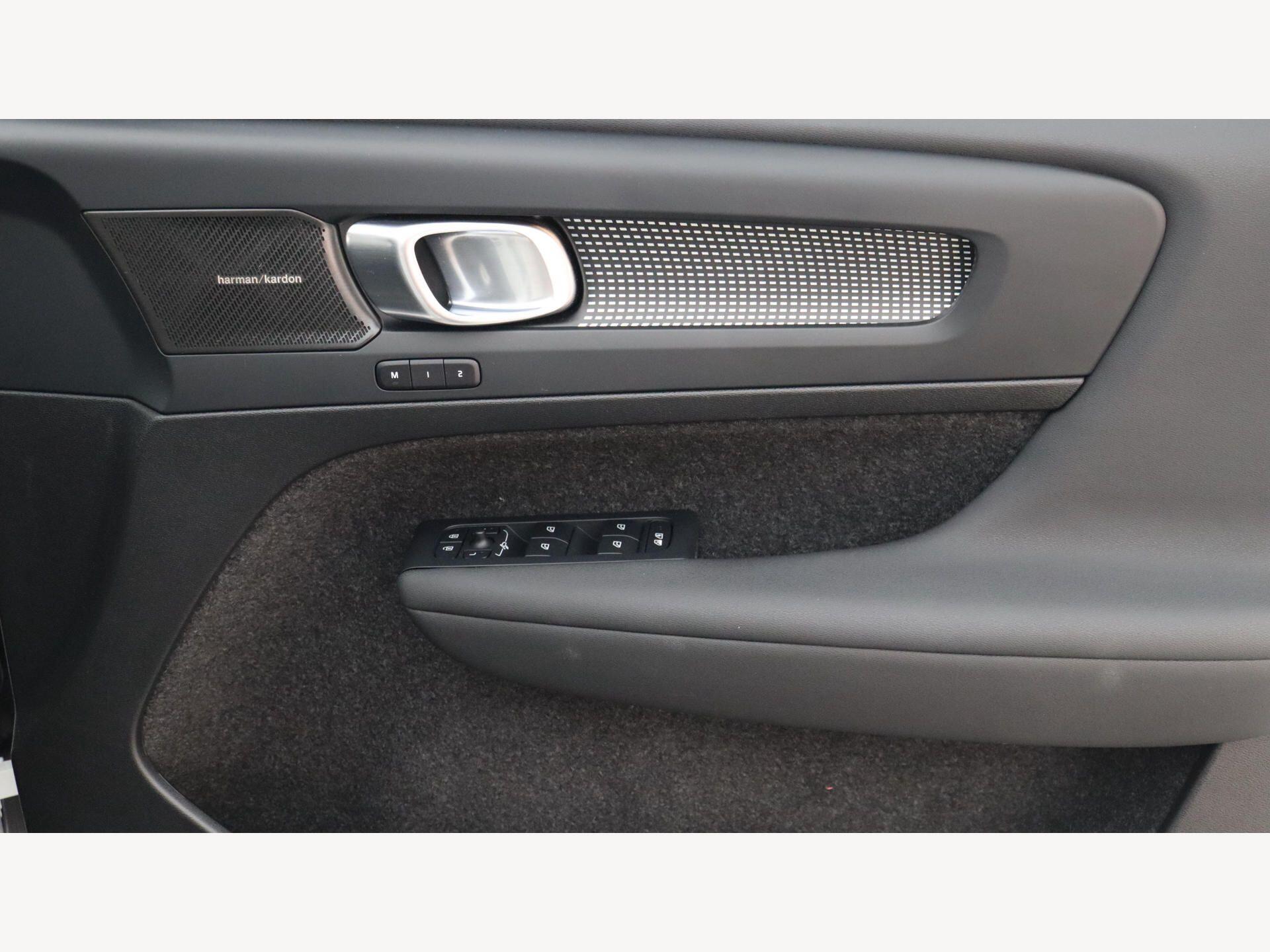Volvo XC40 view 29