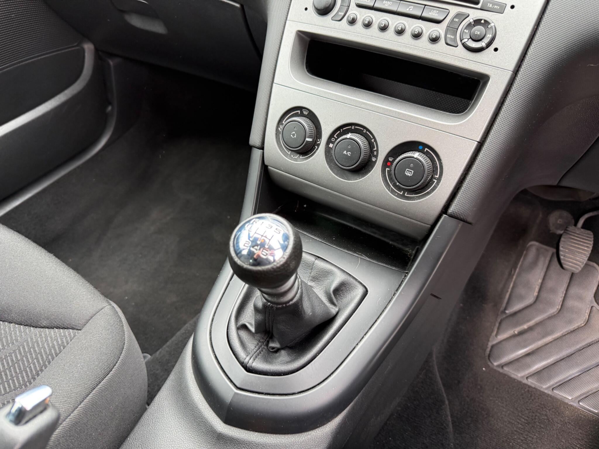 Peugeot 308 SW view 8