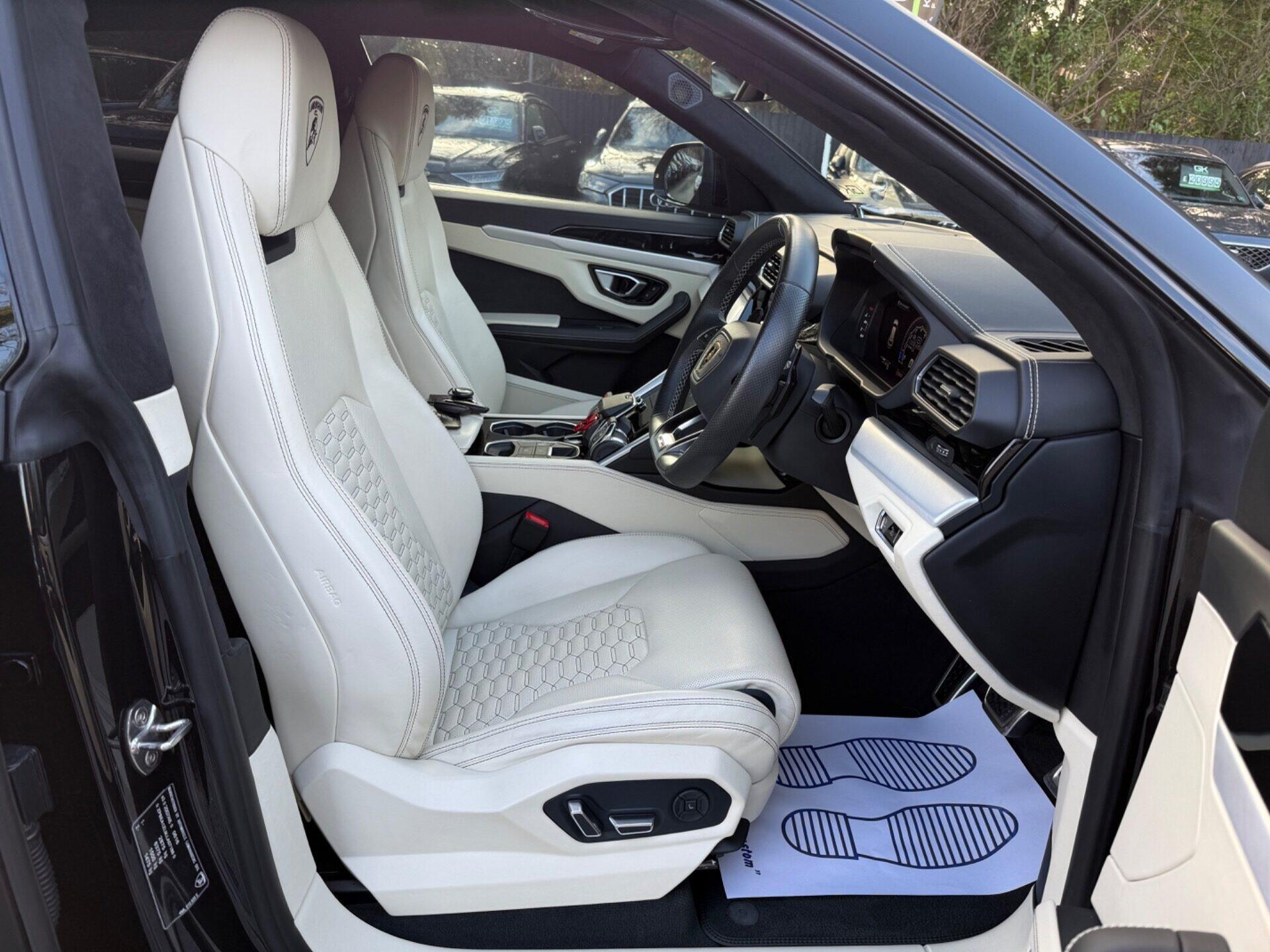 Lamborghini Urus view 41
