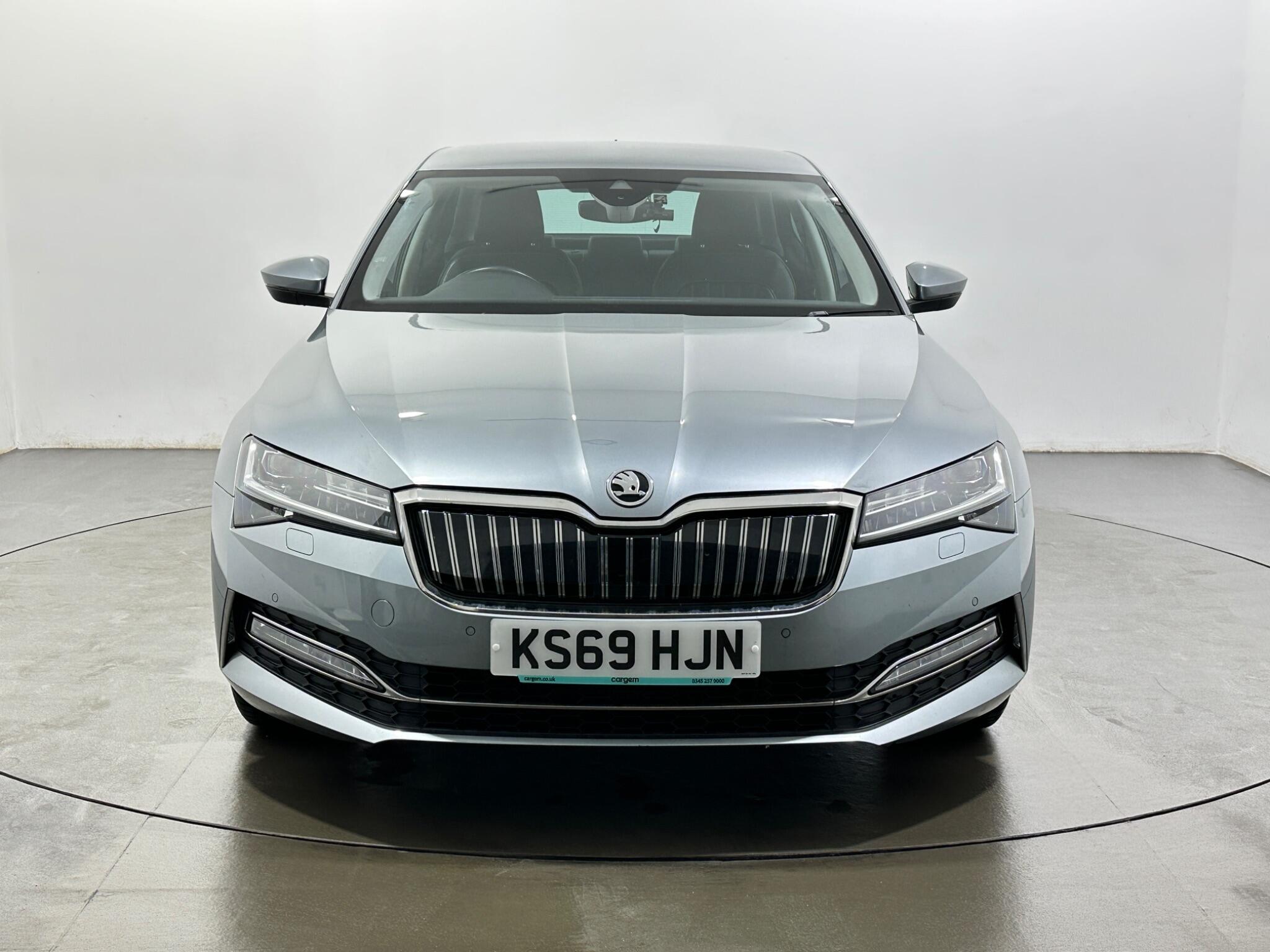 Skoda Superb view 3