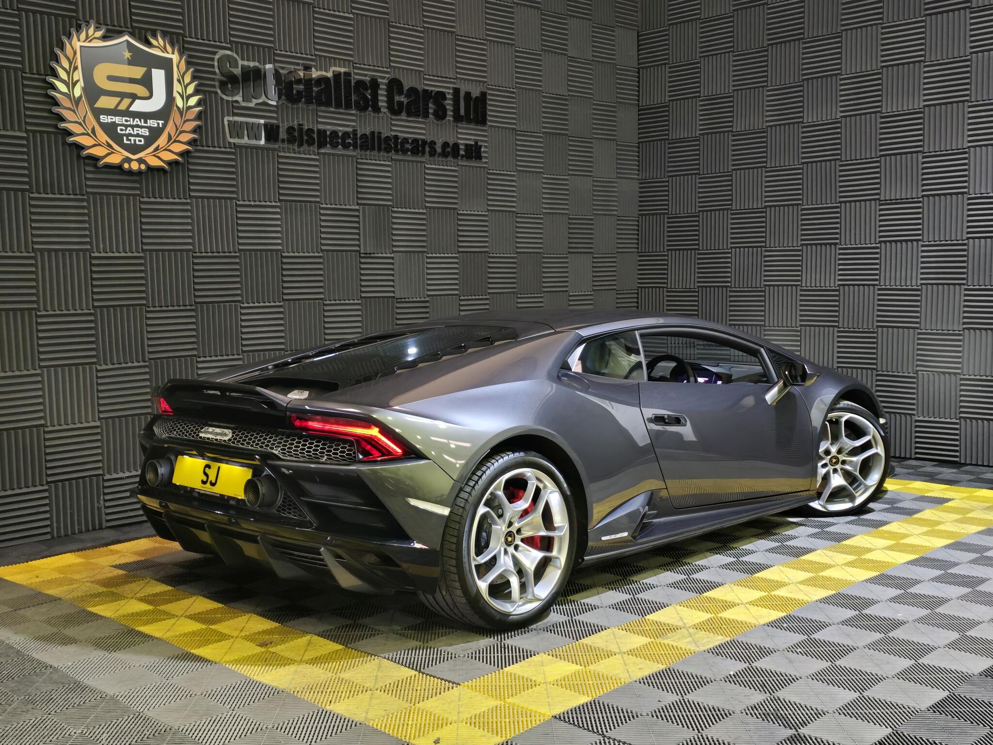 Lamborghini Huracan view 13
