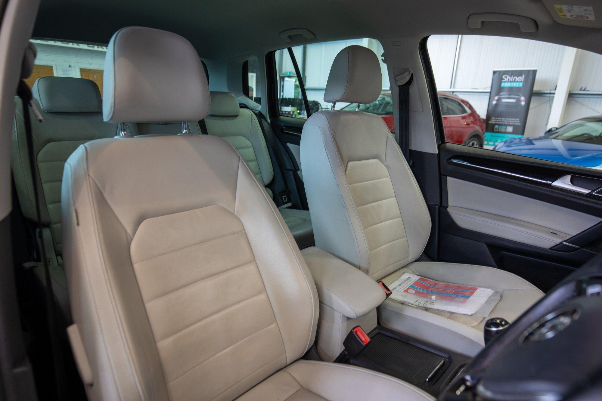 Volkswagen Golf Sportsvan view 2