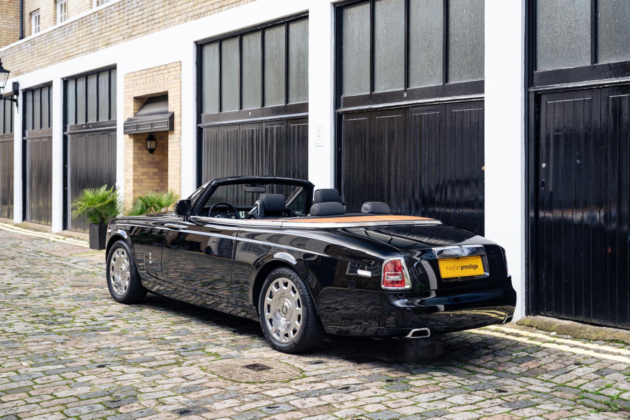 Rolls-Royce Phantom view 5
