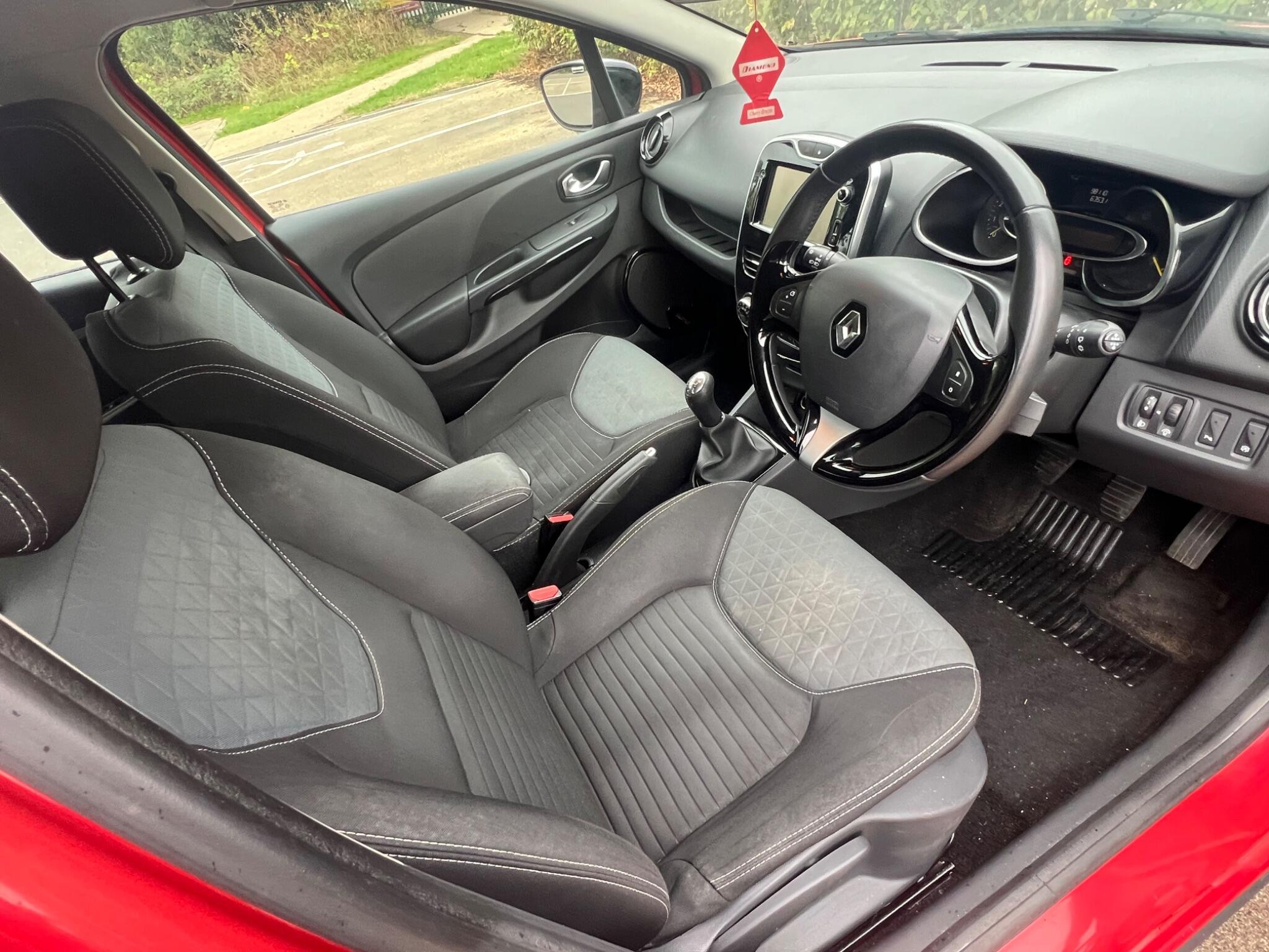 Renault Clio view 15