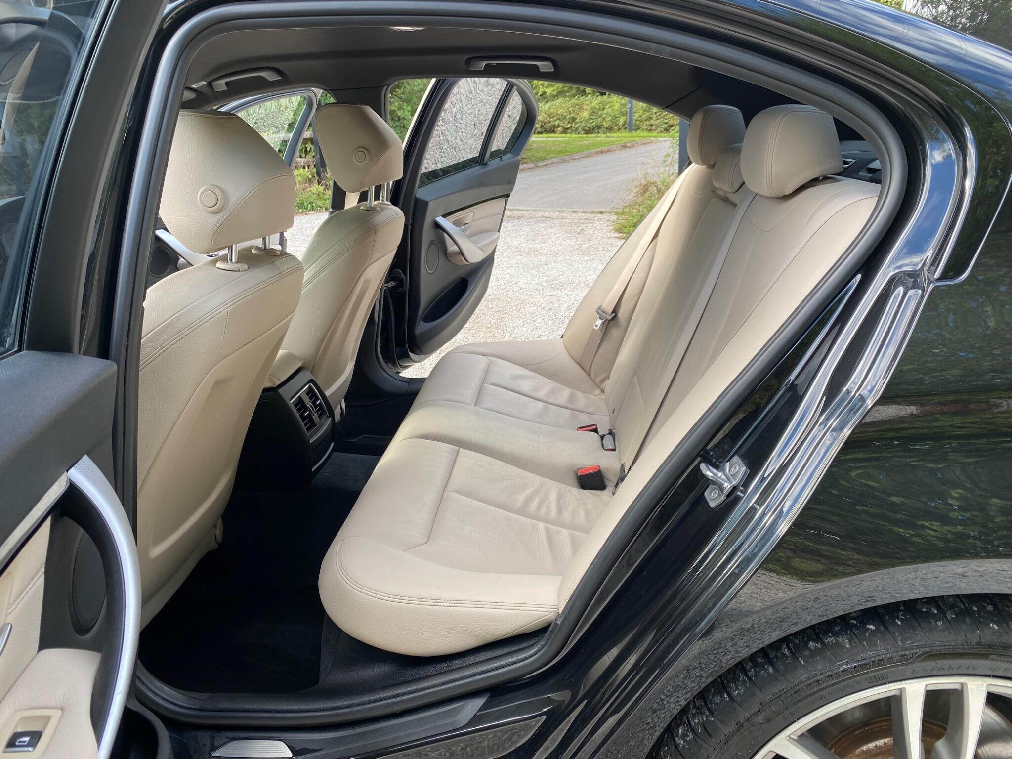 BMW 3 Series view 15