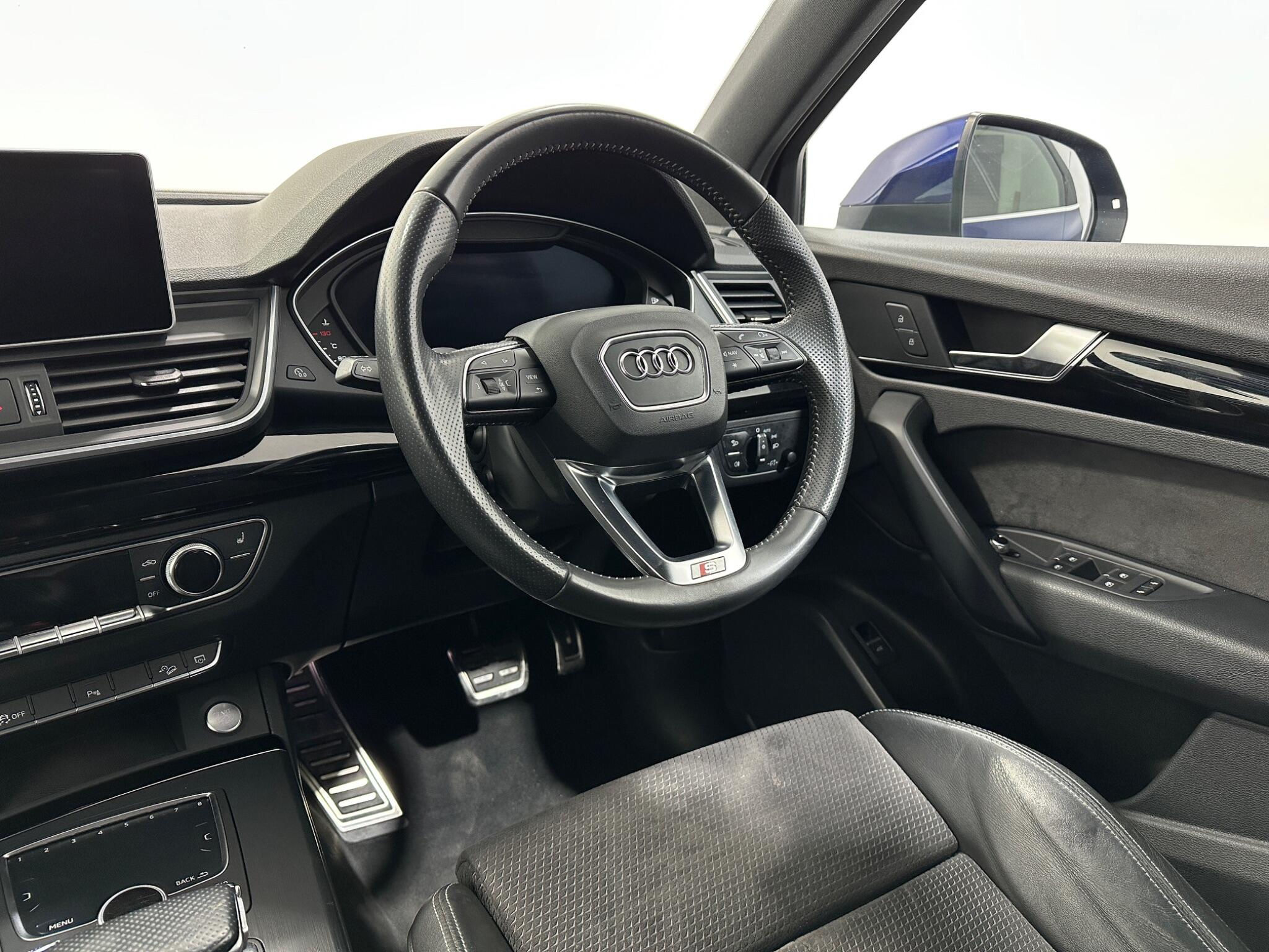 Audi Q5 view 12