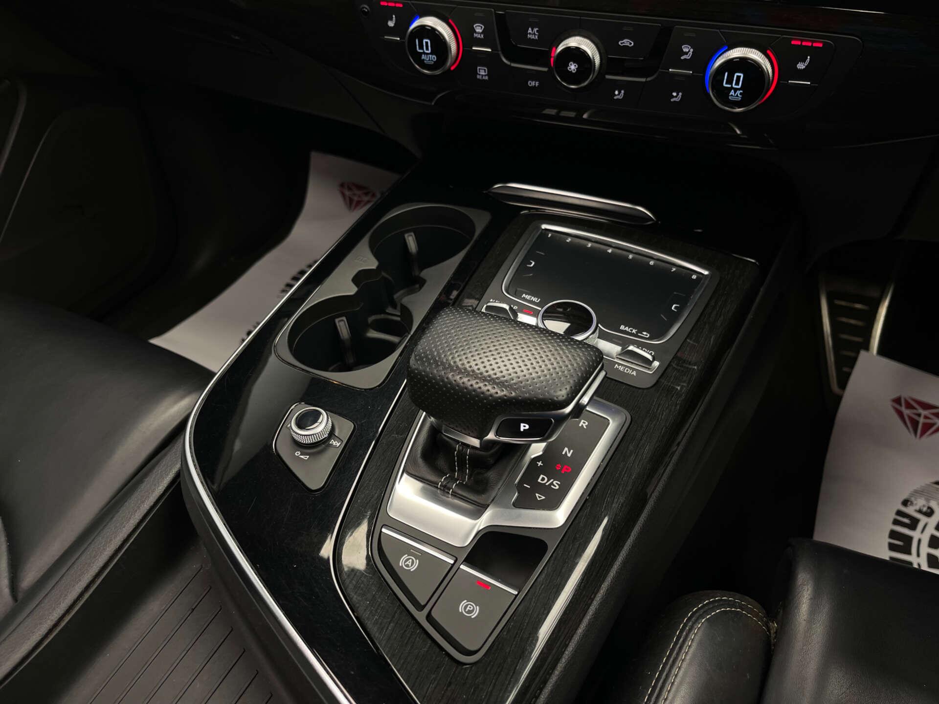 Audi Q7 view 33