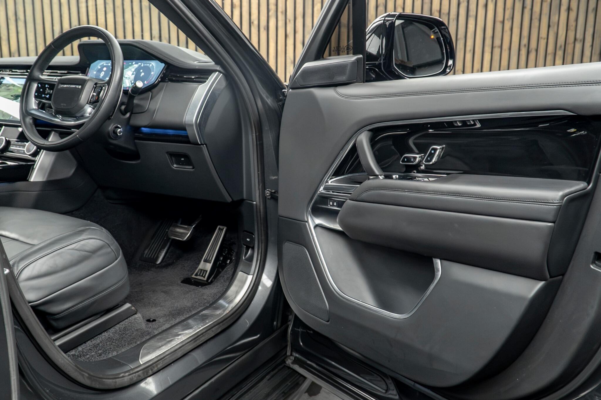 Land Rover Range Rover view 31