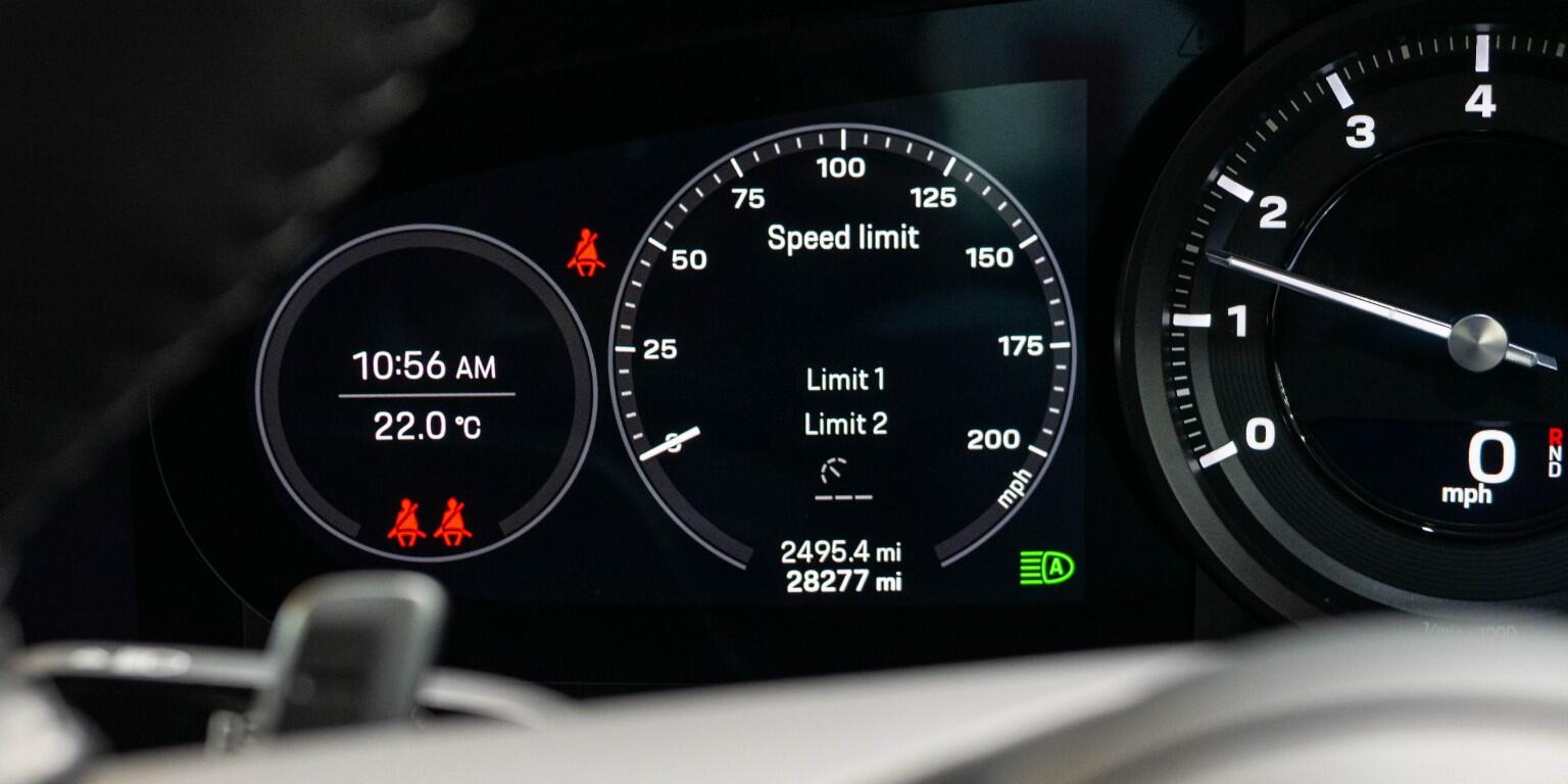 Porsche 911 view 35
