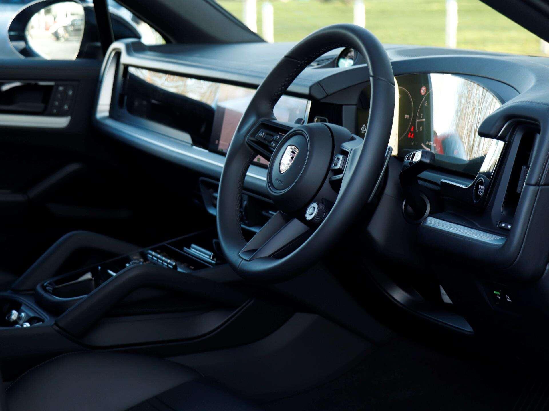 Porsche Cayenne view 11