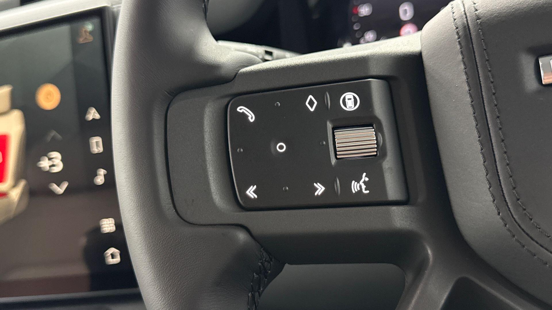 Land Rover Defender view 29