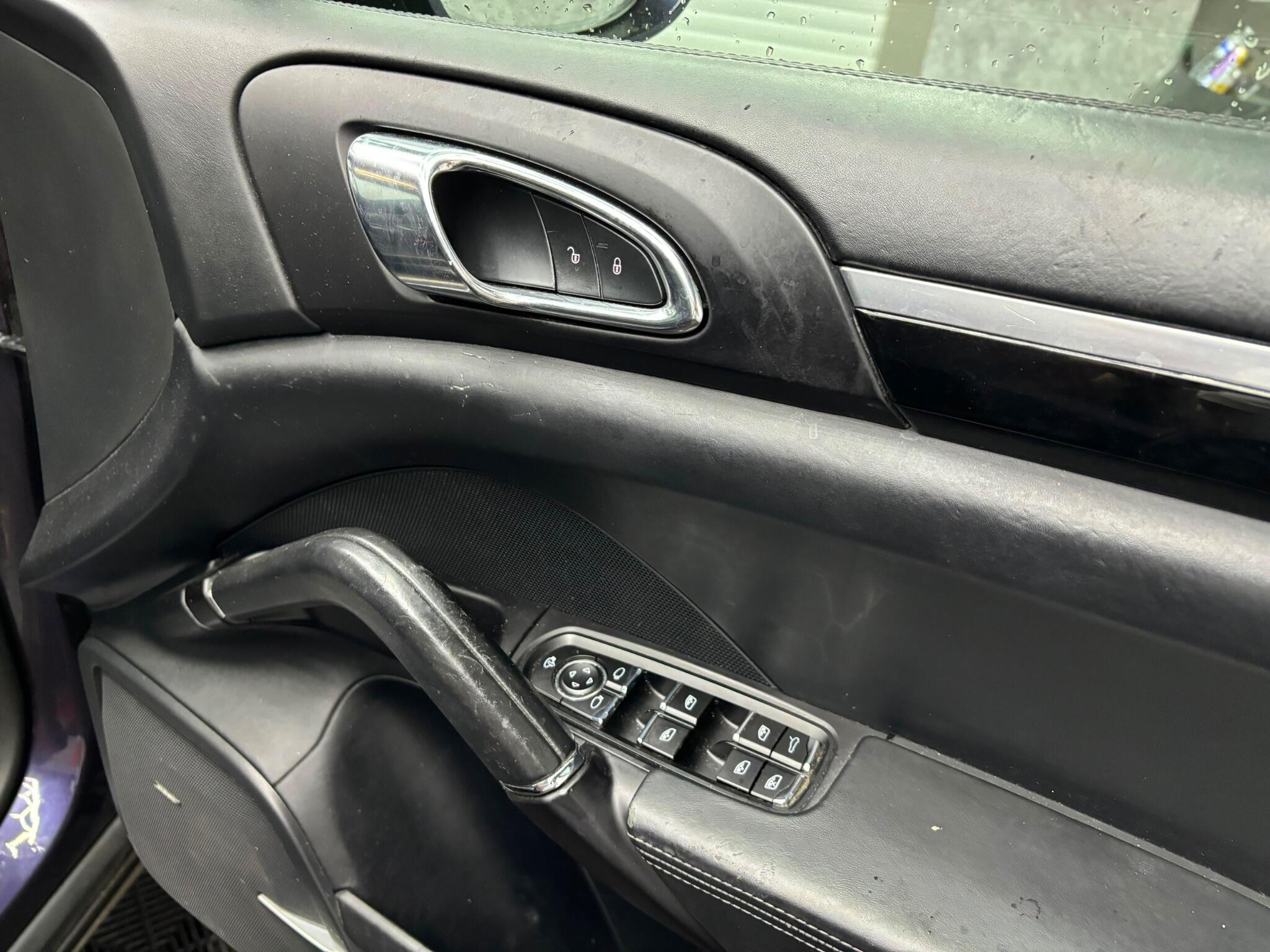 Porsche Cayenne view 11