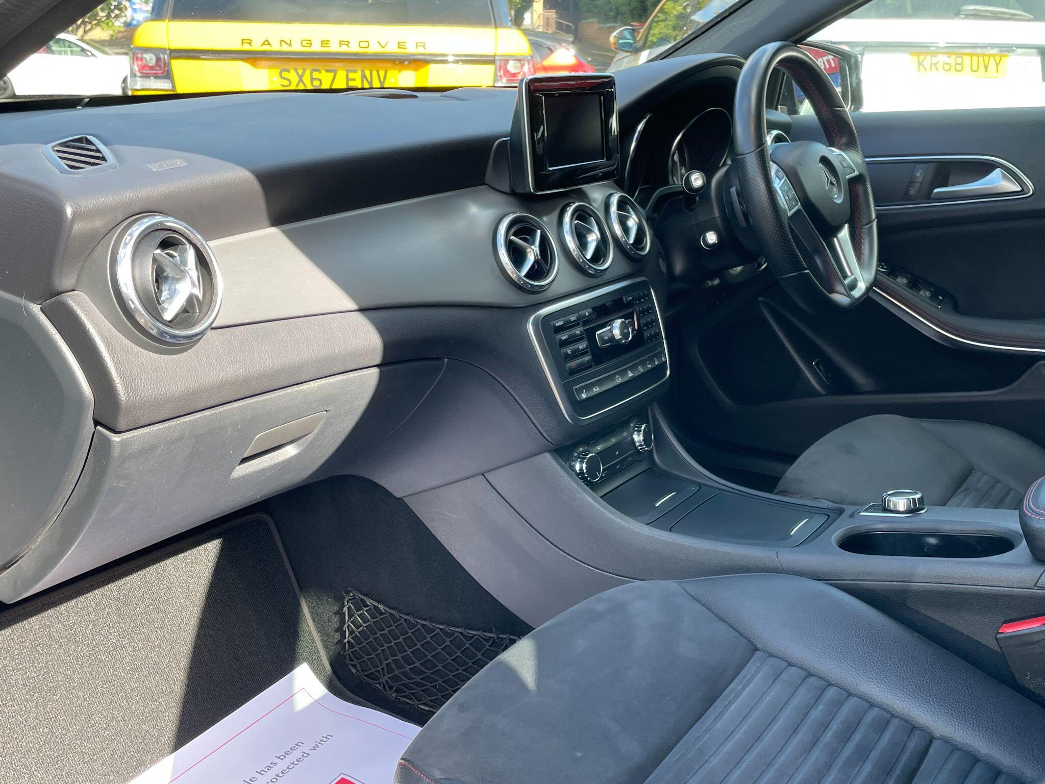 Mercedes-Benz Gla view 24