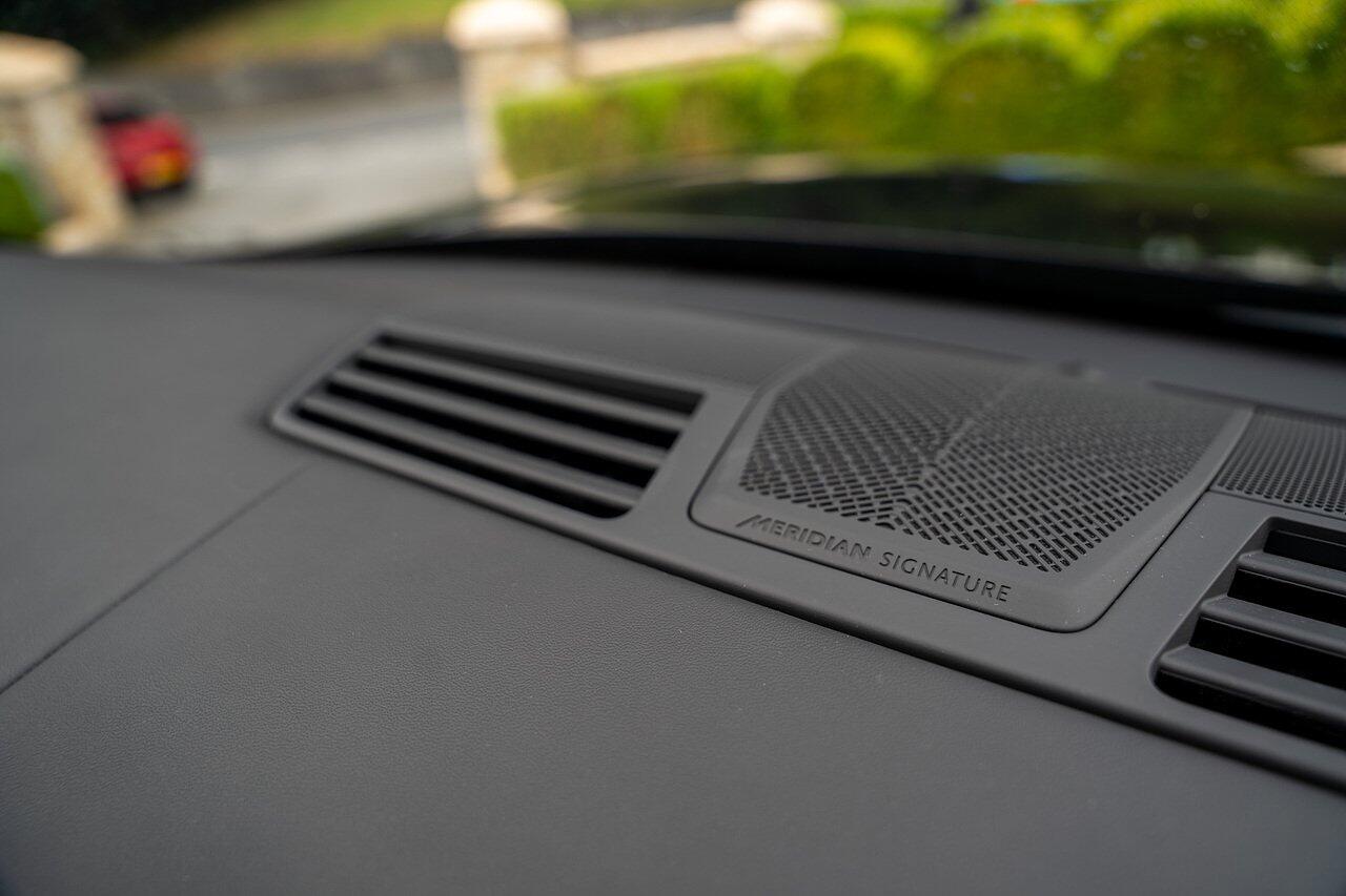 Land Rover Range Rover view 66