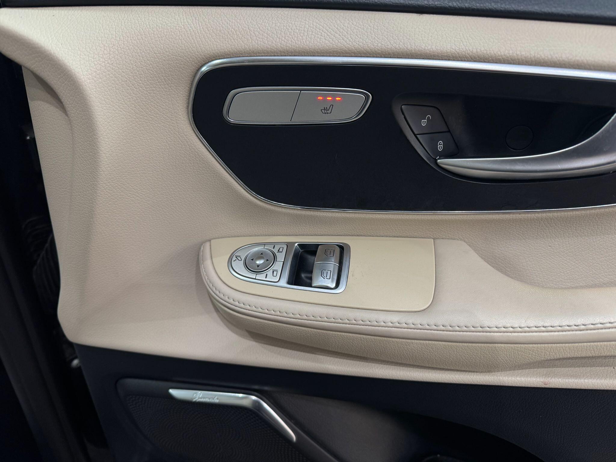 Mercedes-Benz V-Class view 28