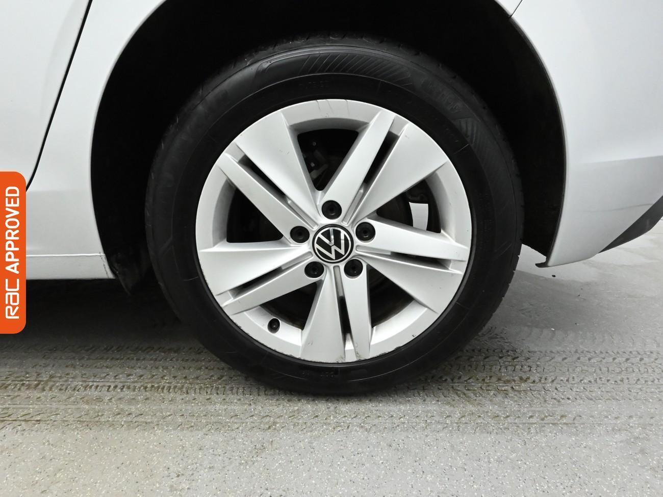 Volkswagen Golf view 23