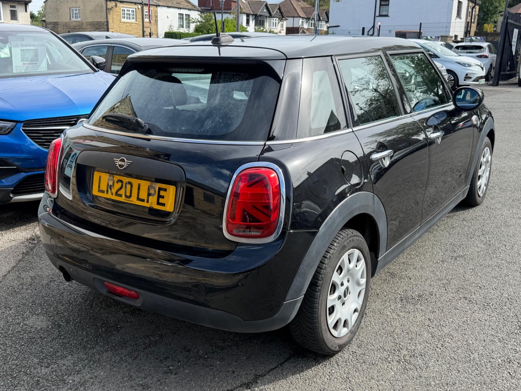 Mini Hatch view 6