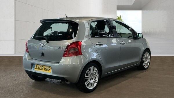 Toyota Yaris view 4