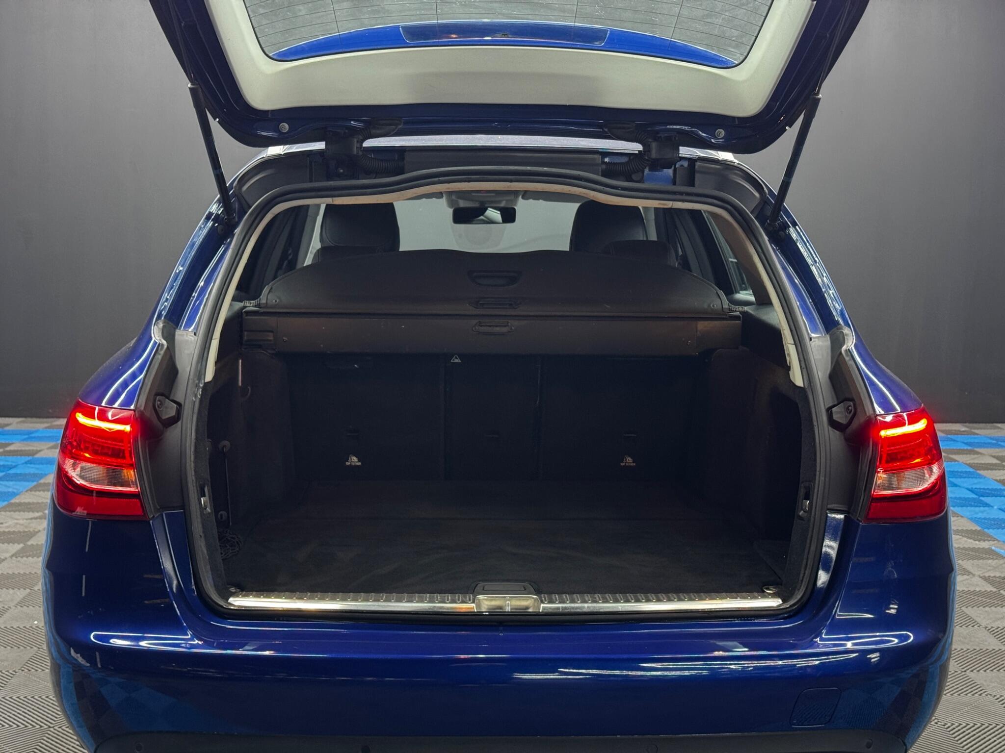 Mercedes-Benz C-Class view 36