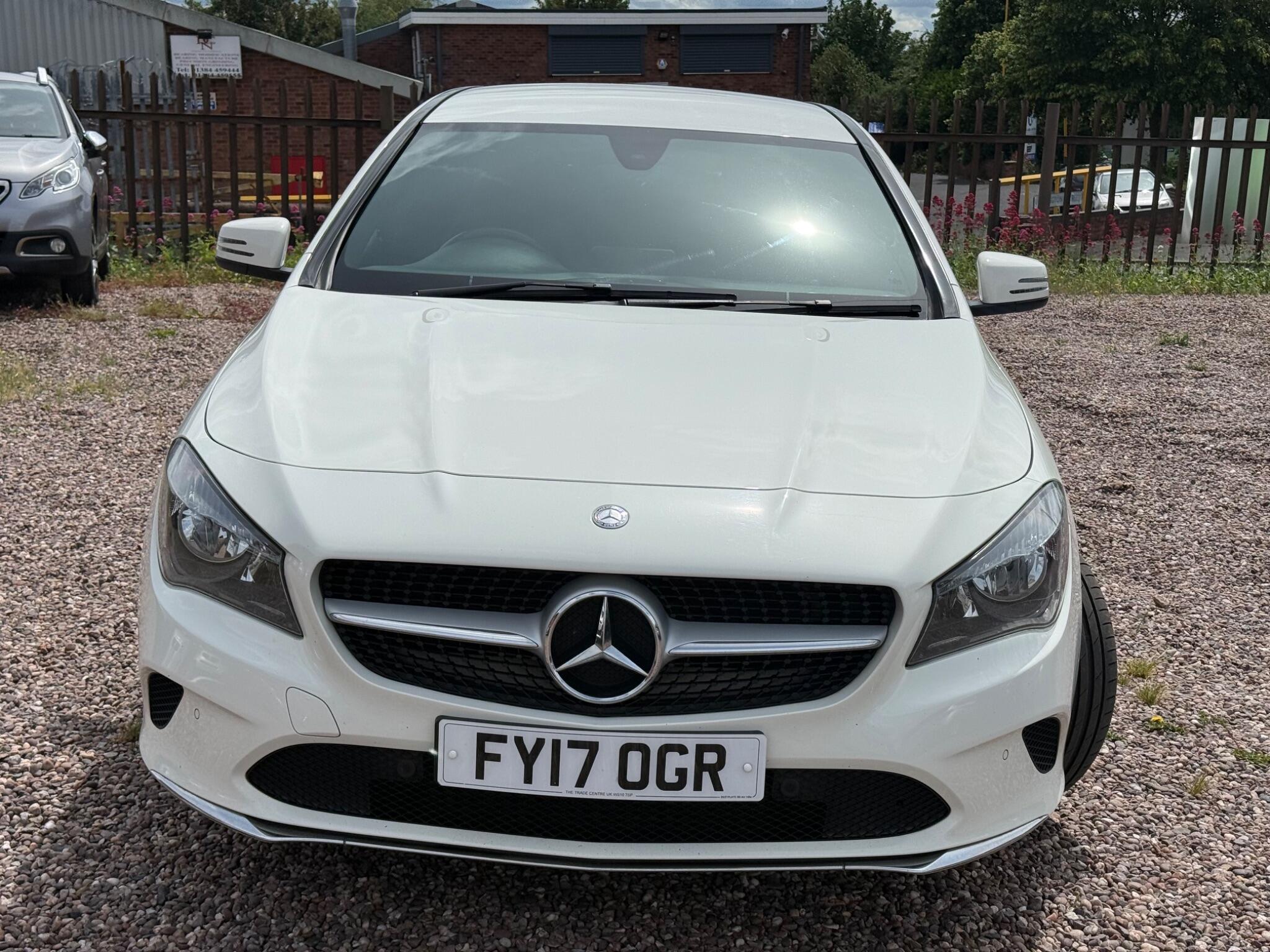 Mercedes-Benz Cla view 3
