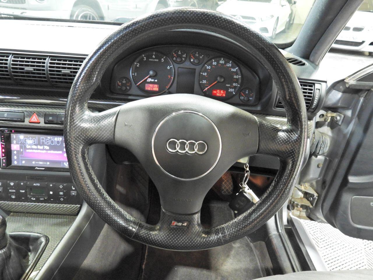 Audi RS4 view 33