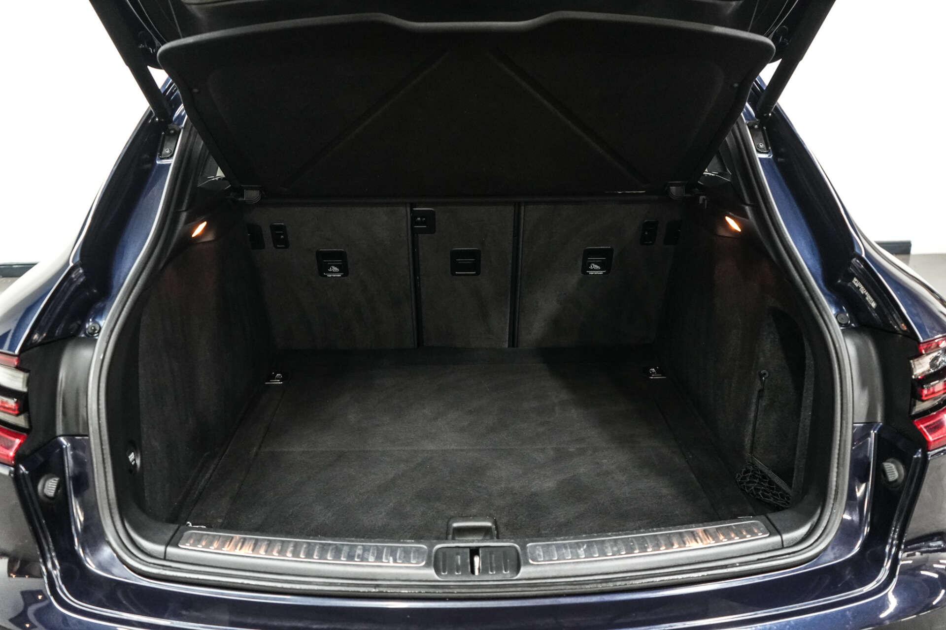 Porsche Macan view 12