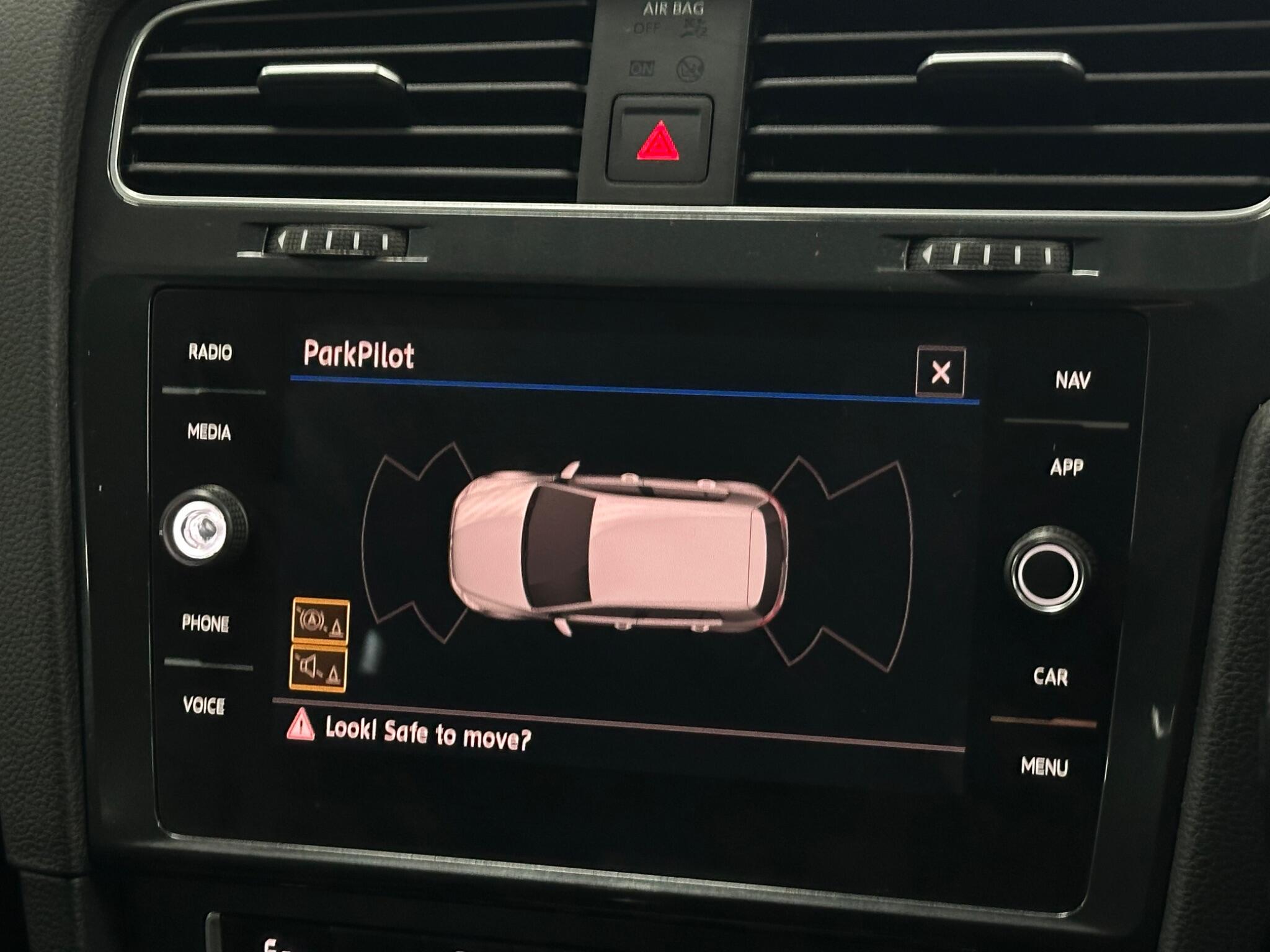 Volkswagen E-Golf view 29