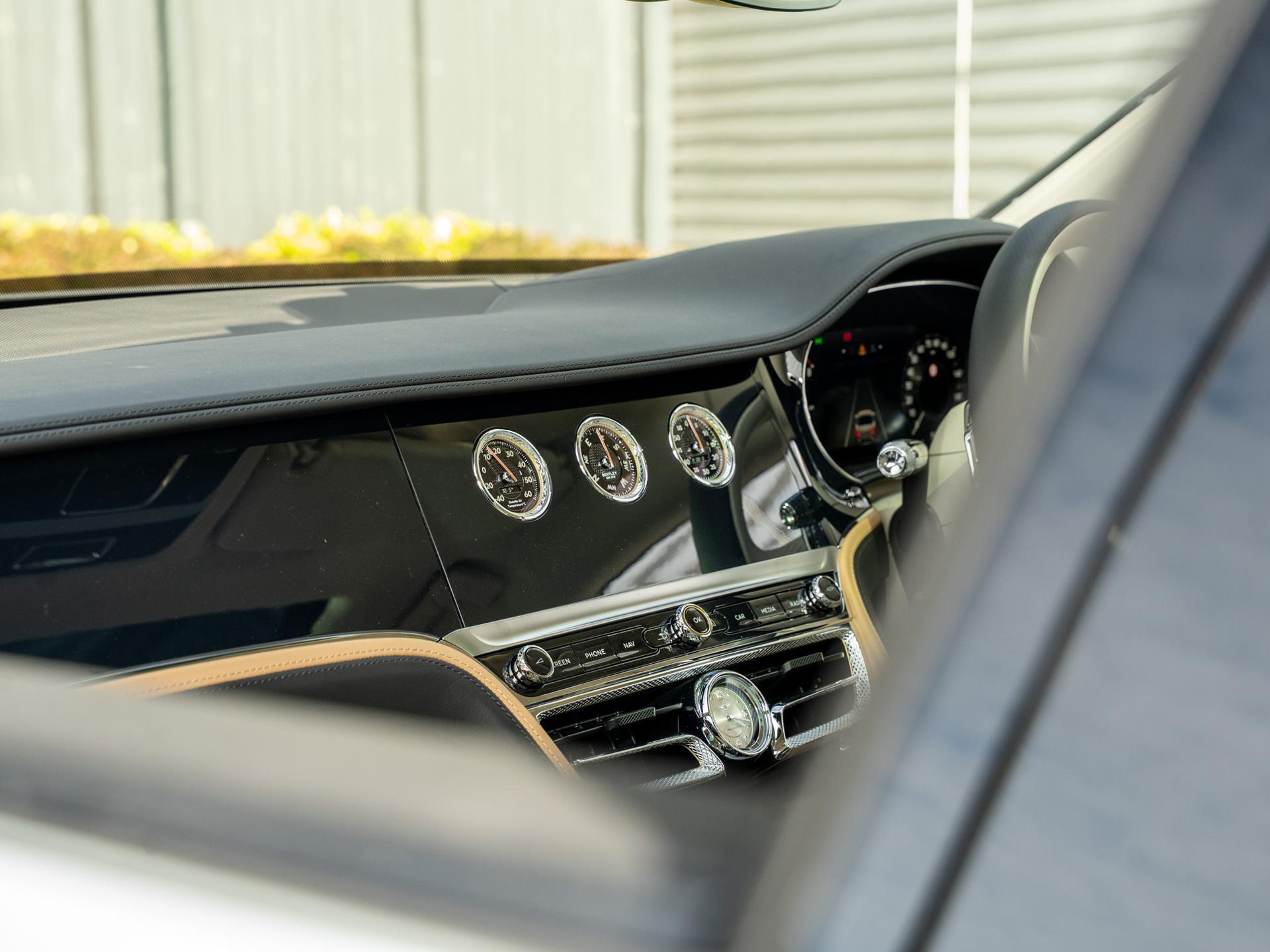 Bentley Flying Spur view 39