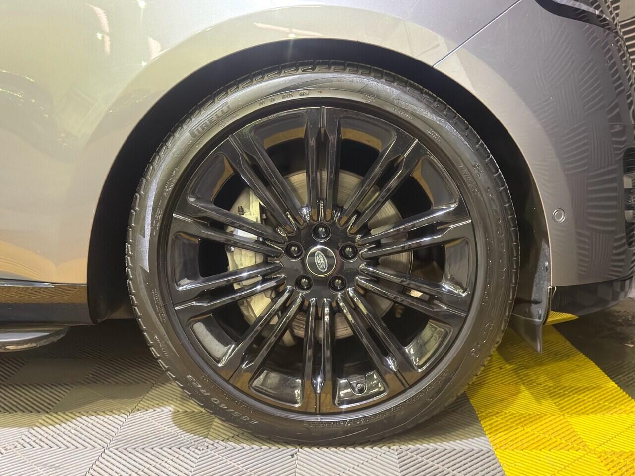 Land Rover Range Rover view 21