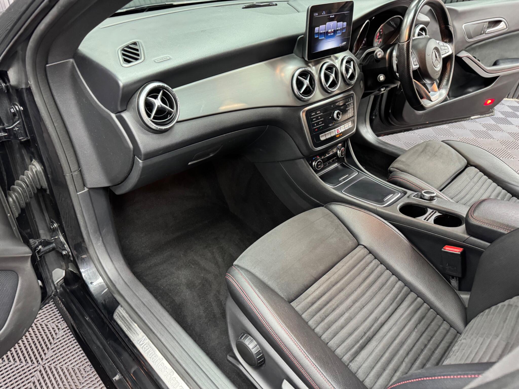 Mercedes-Benz Cla view 12