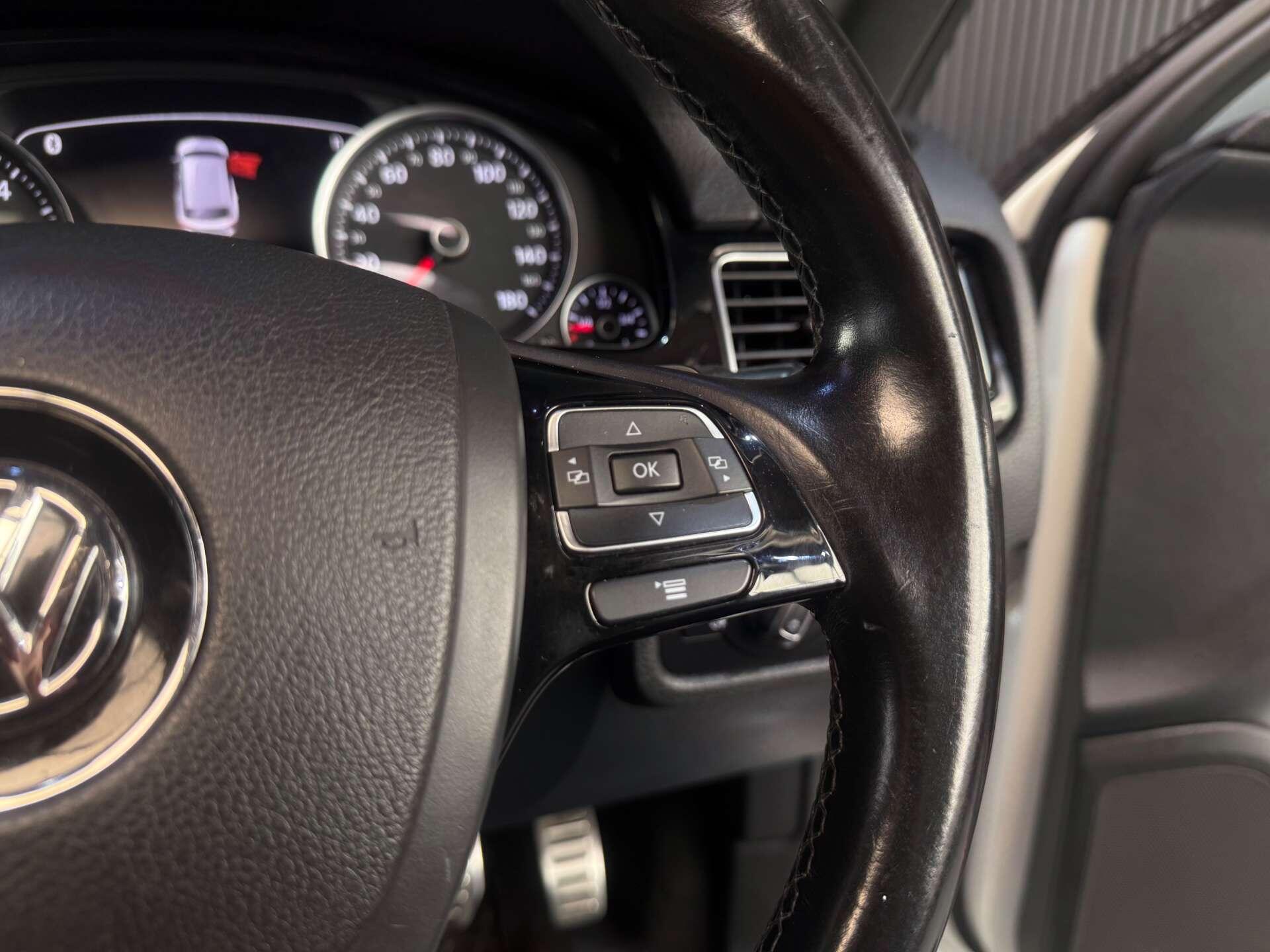 Volkswagen Touareg view 40