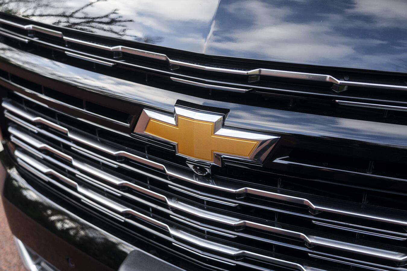 Chevrolet Suburban view 10