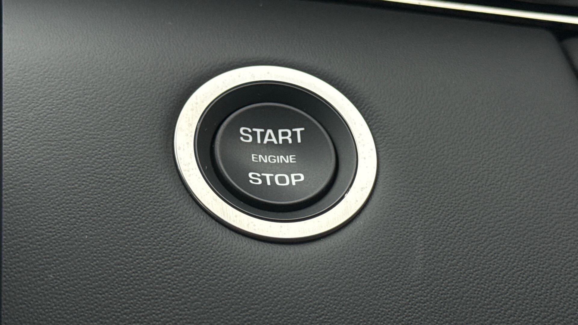 Land Rover Range Rover Evoque view 27