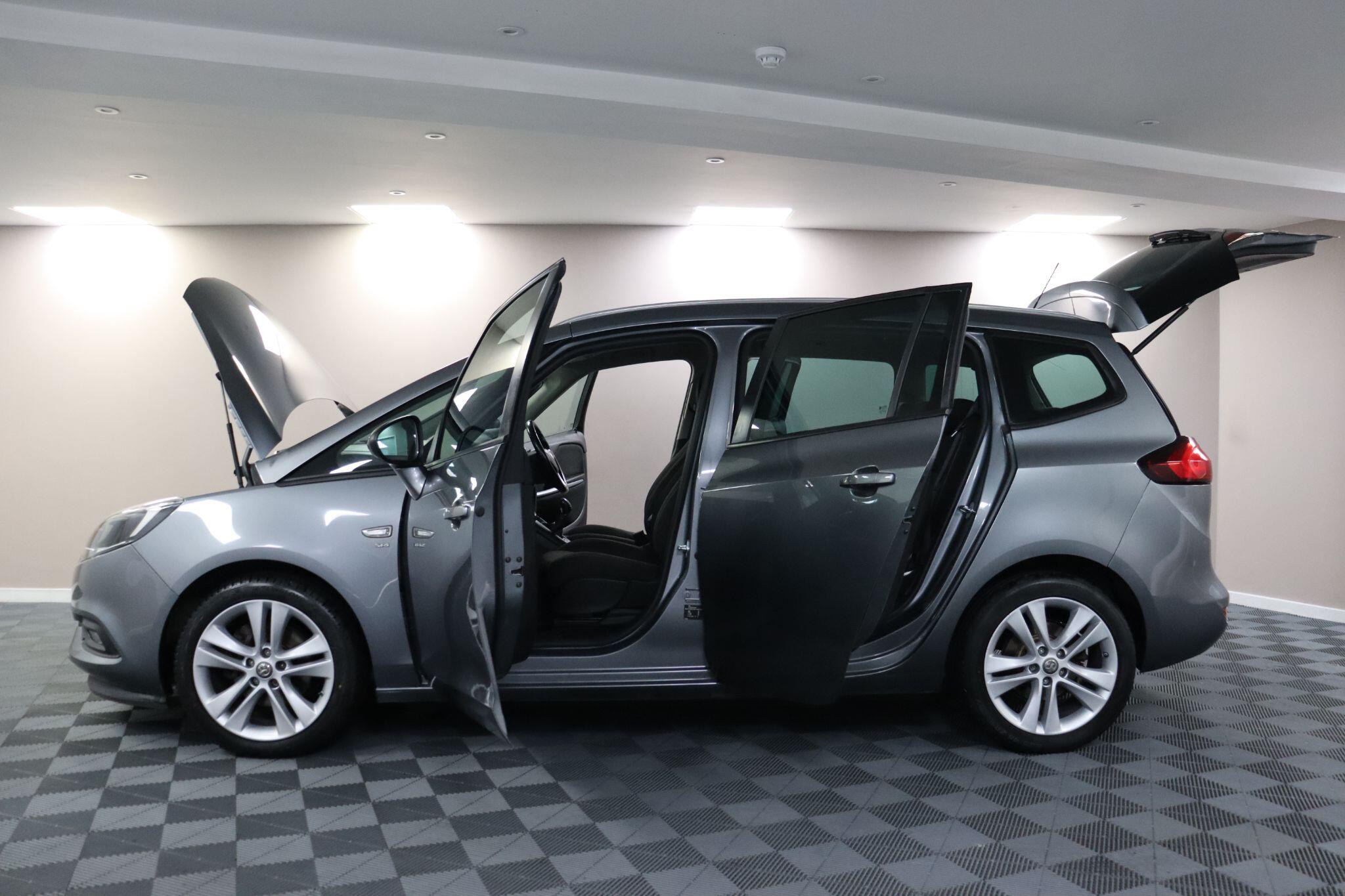 Vauxhall Zafira Tourer view 6