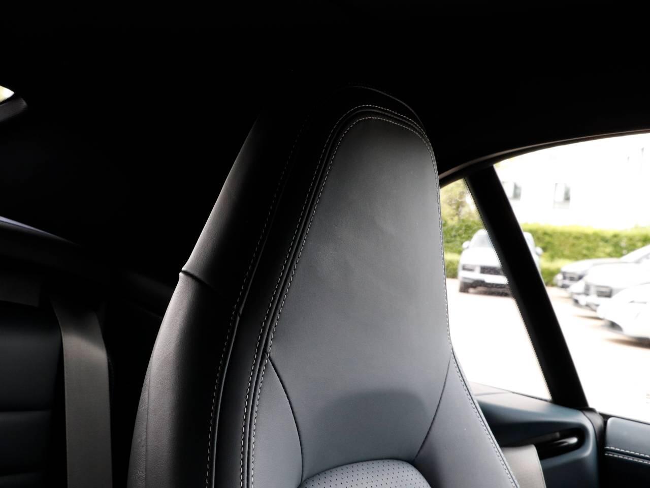 Porsche 911 view 27