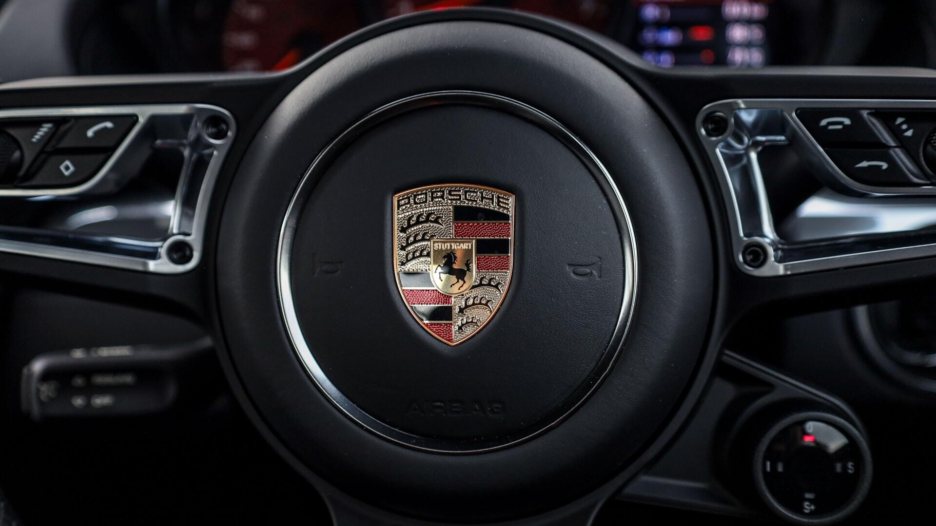 Porsche Cayman view 21