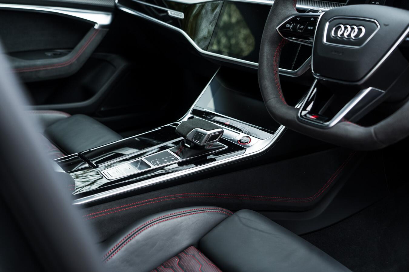 Audi RS6 Avant view 35