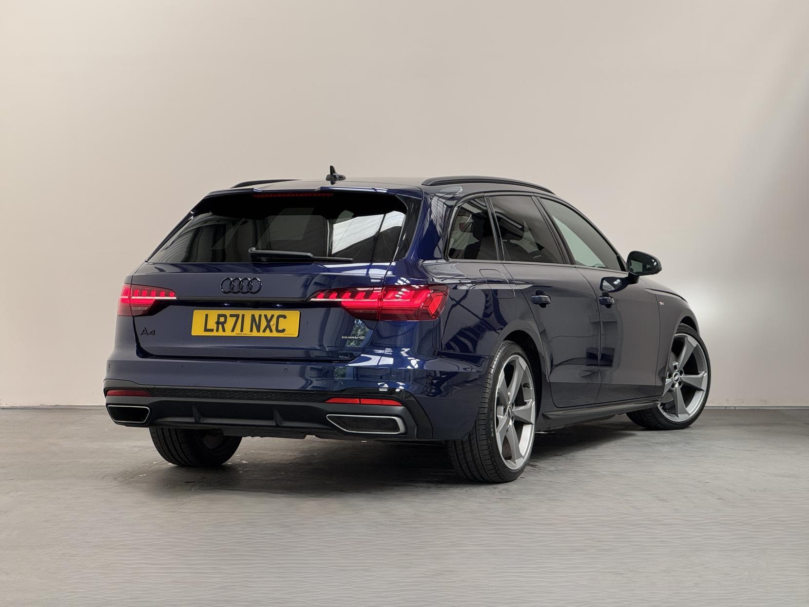 Audi A4 Avant view 12
