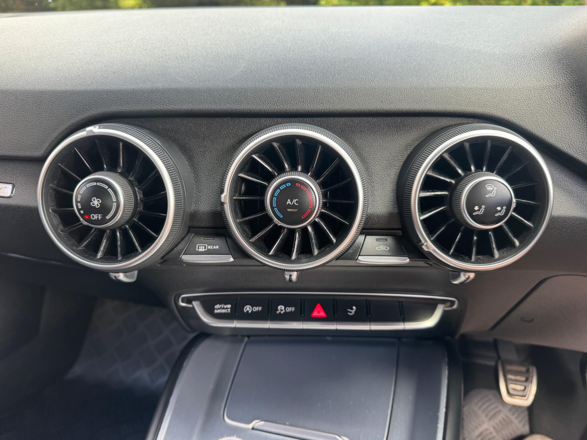 Audi TT view 29