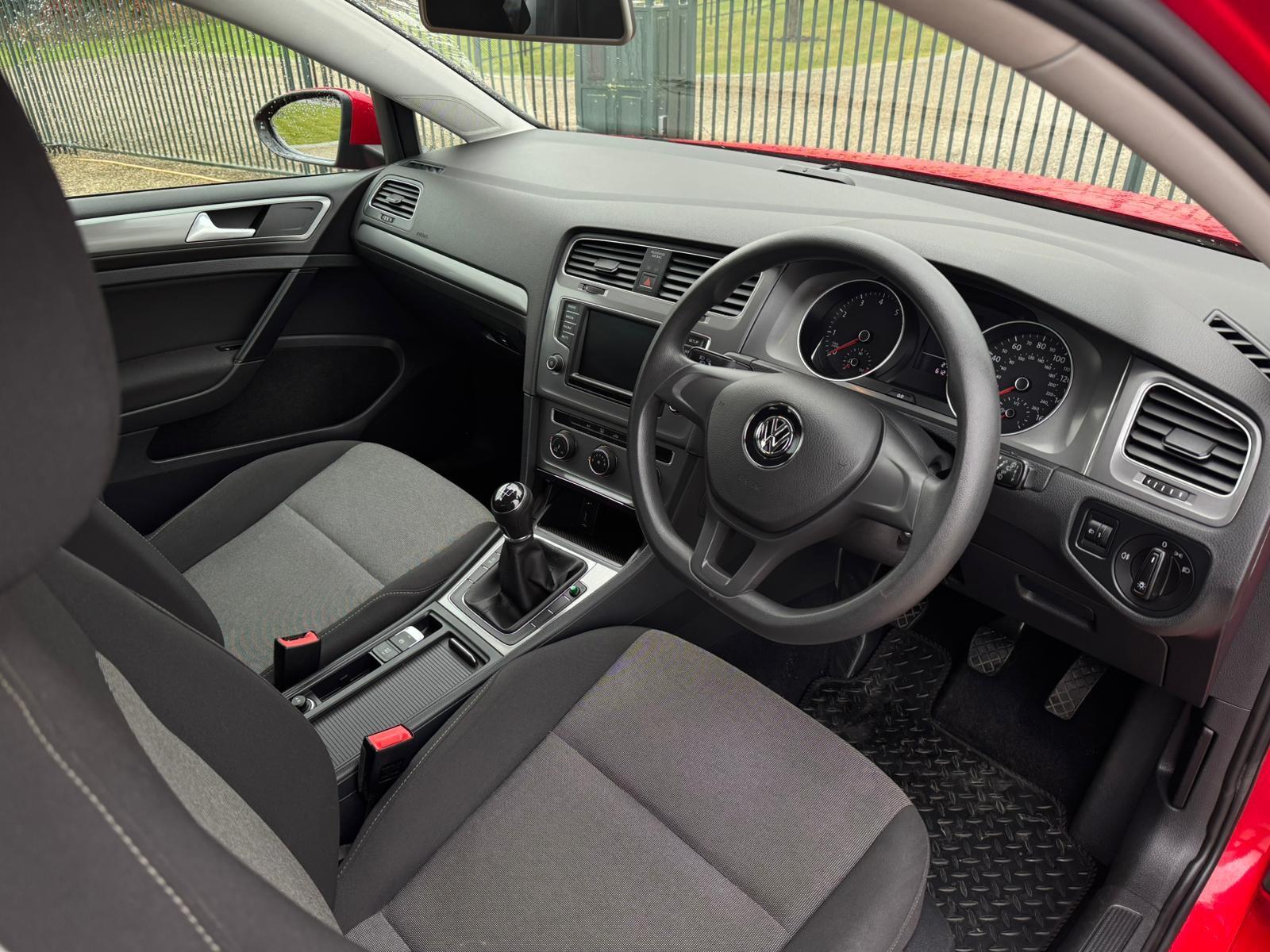 2015 Volkswagen Golf image 12