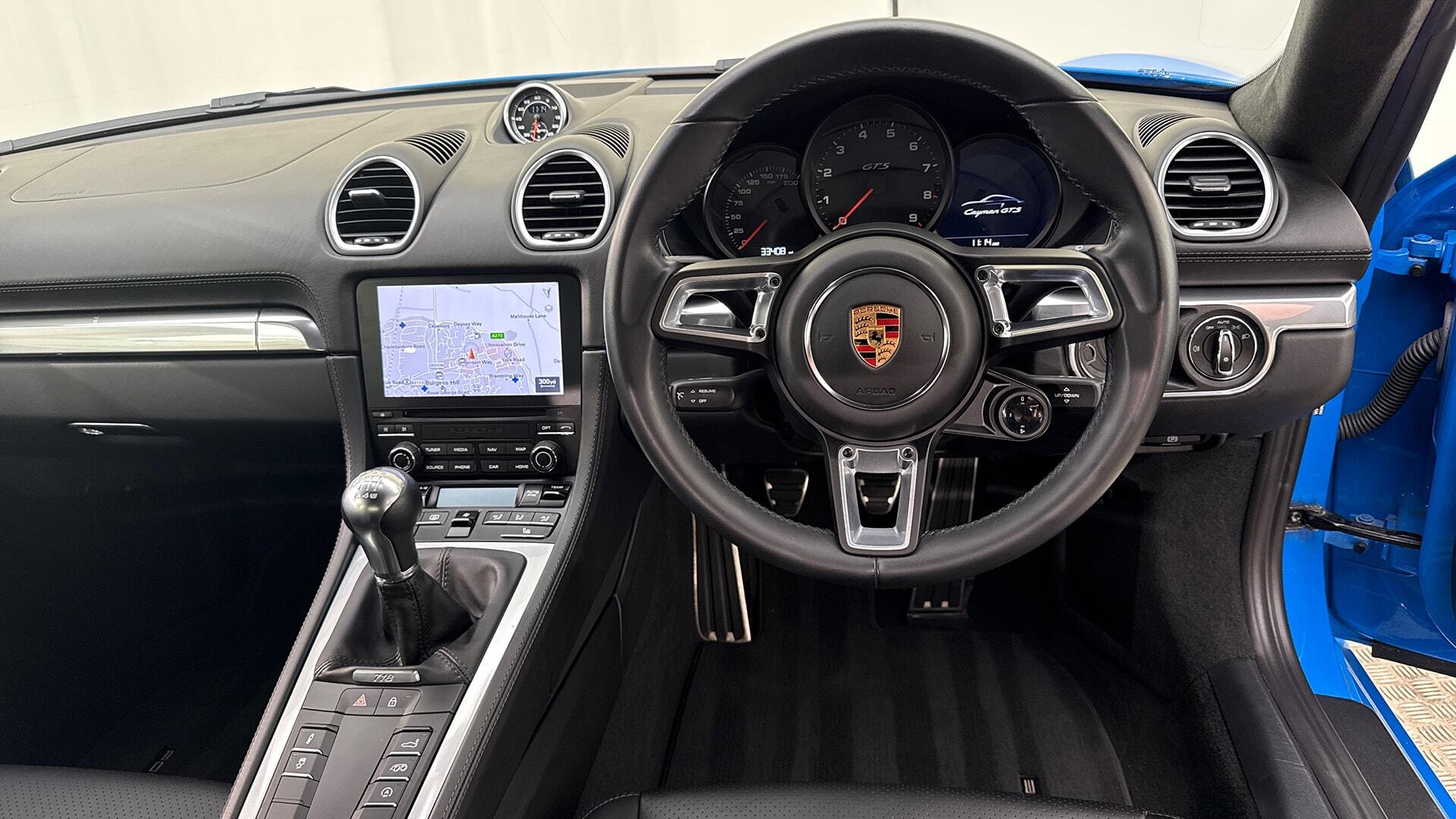 Porsche Cayman view 17