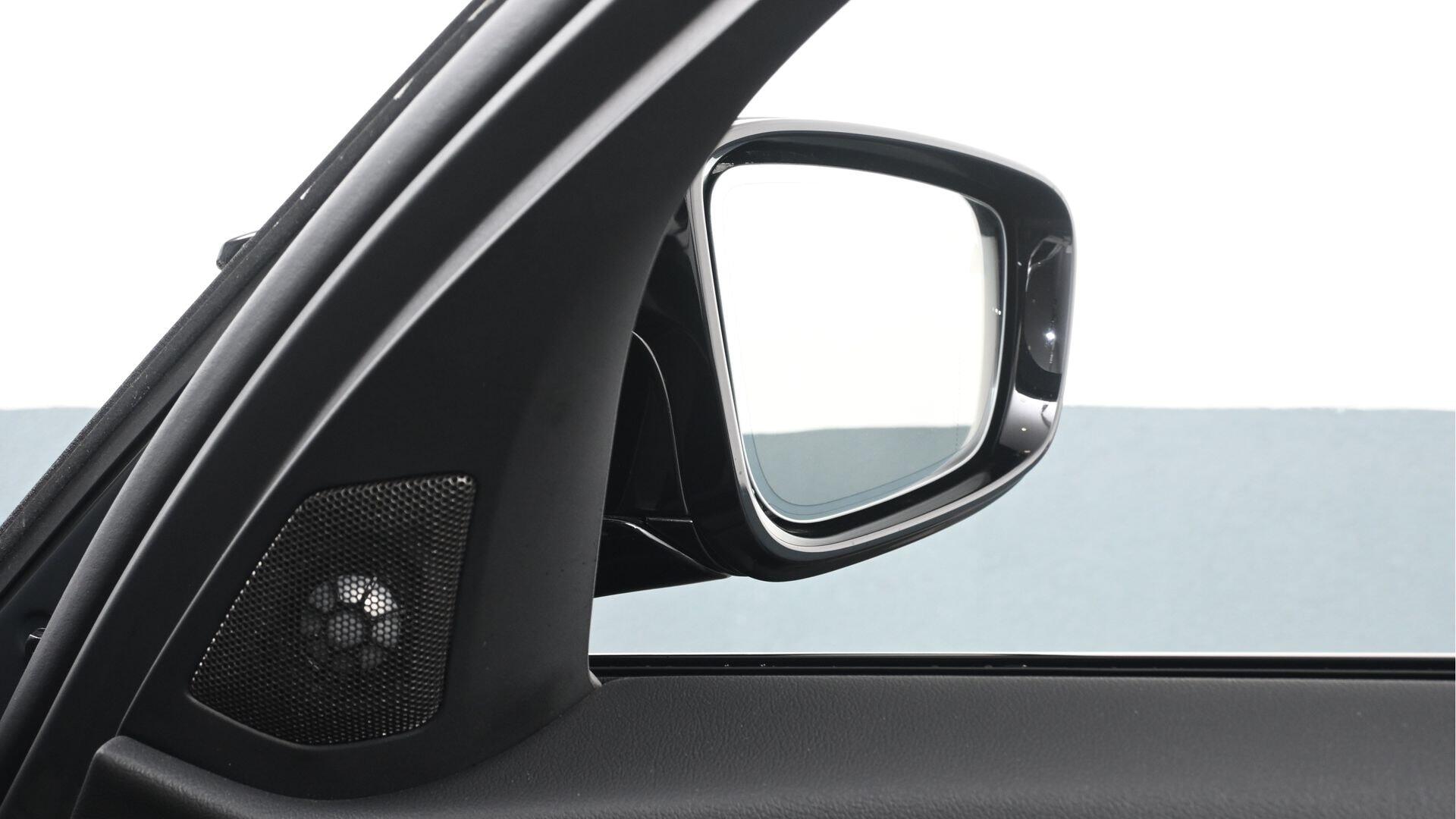 BMW 3 Series view 21