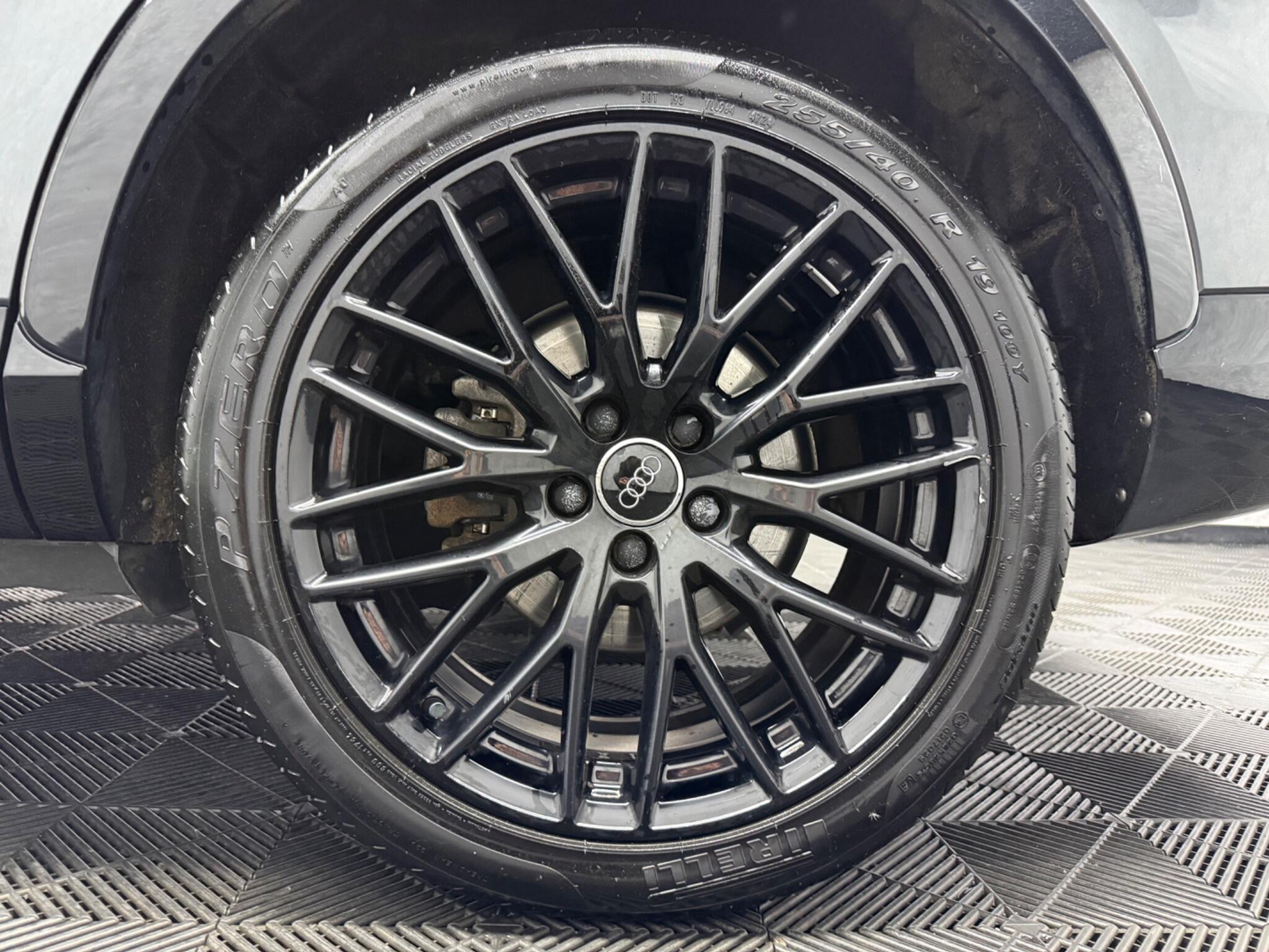 Audi Q3 view 27