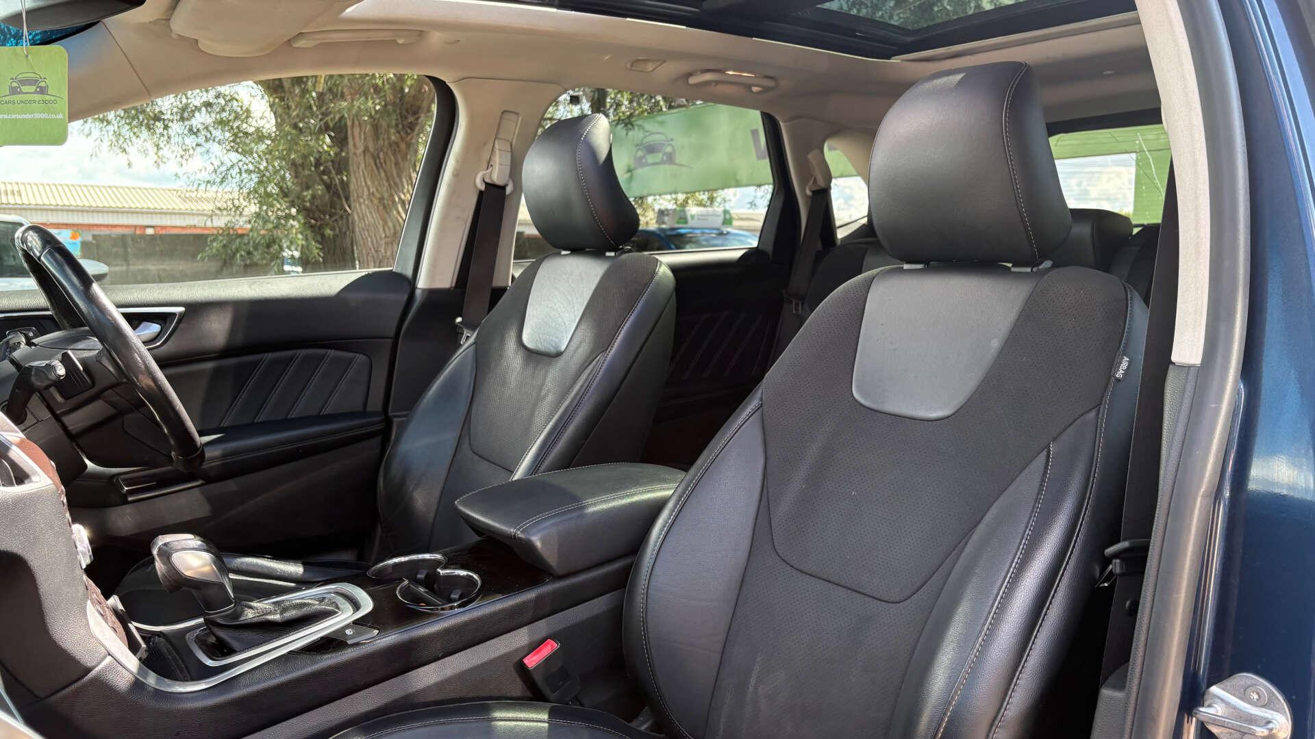 Ford Edge view 13