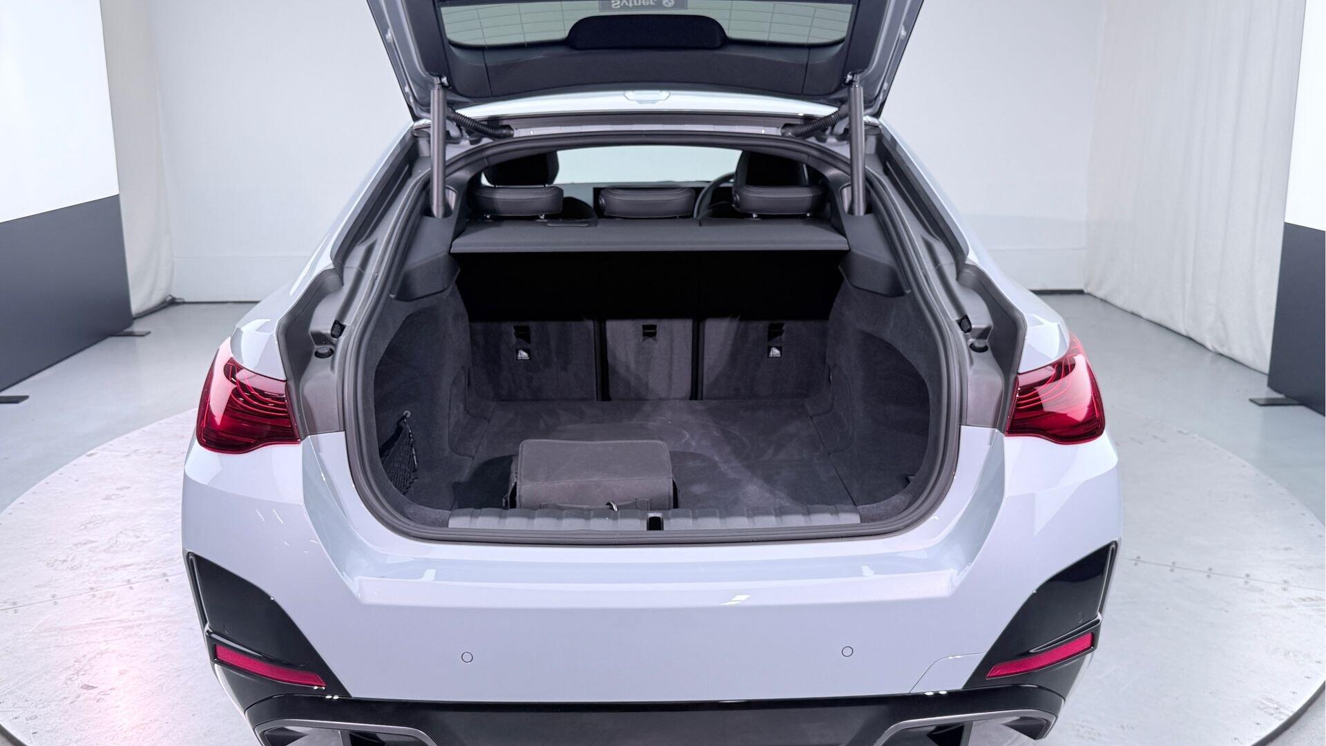 BMW i4 view 13