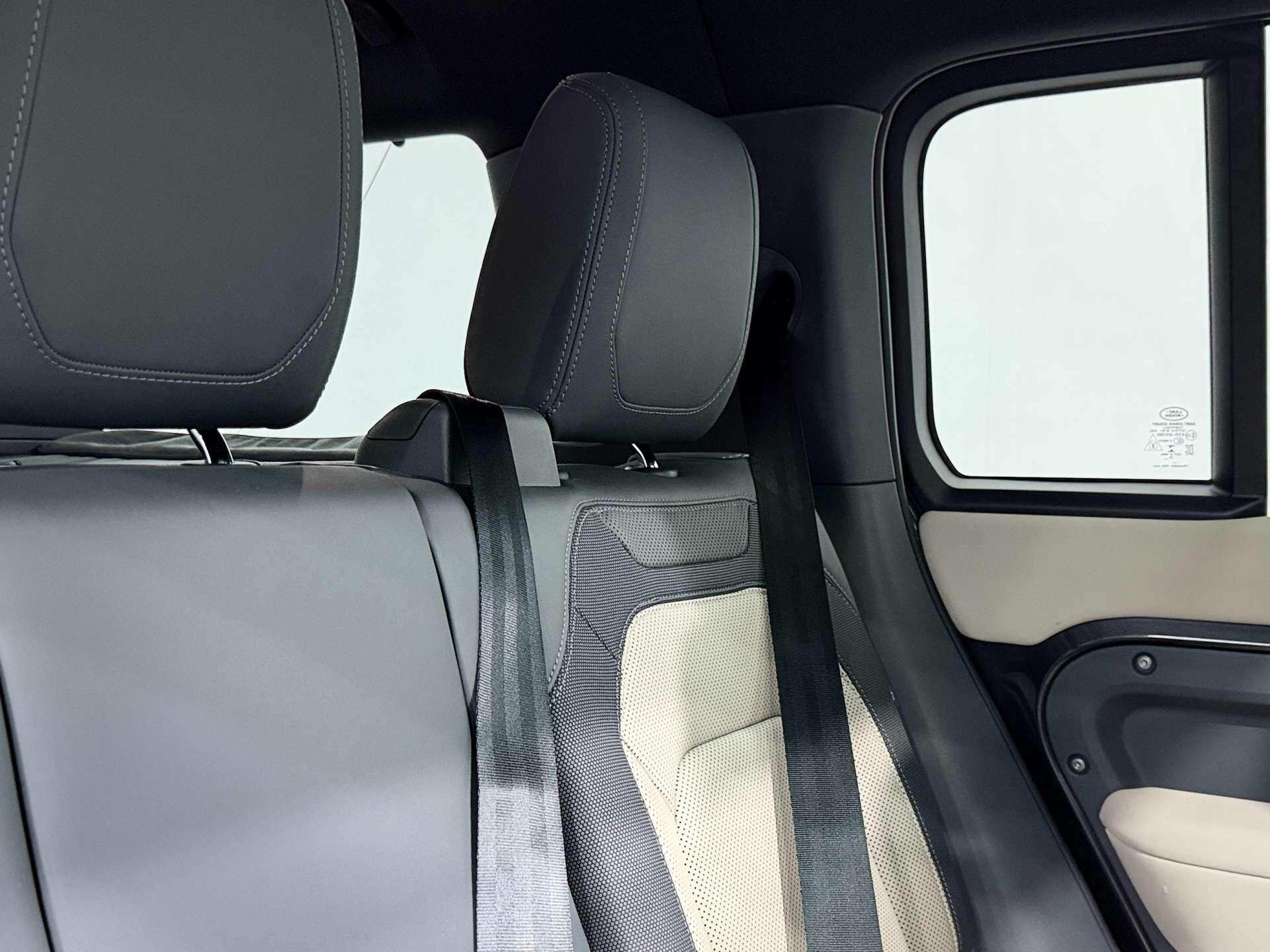 Land Rover Defender view 14