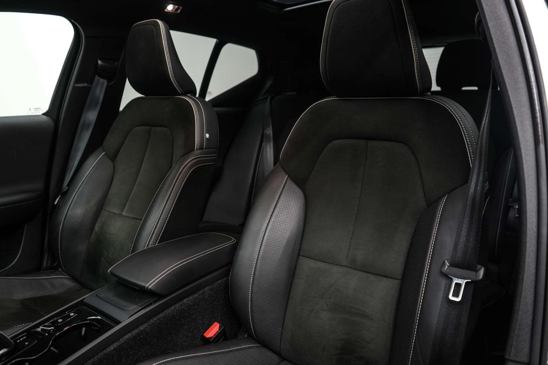 Volvo XC40 view 16