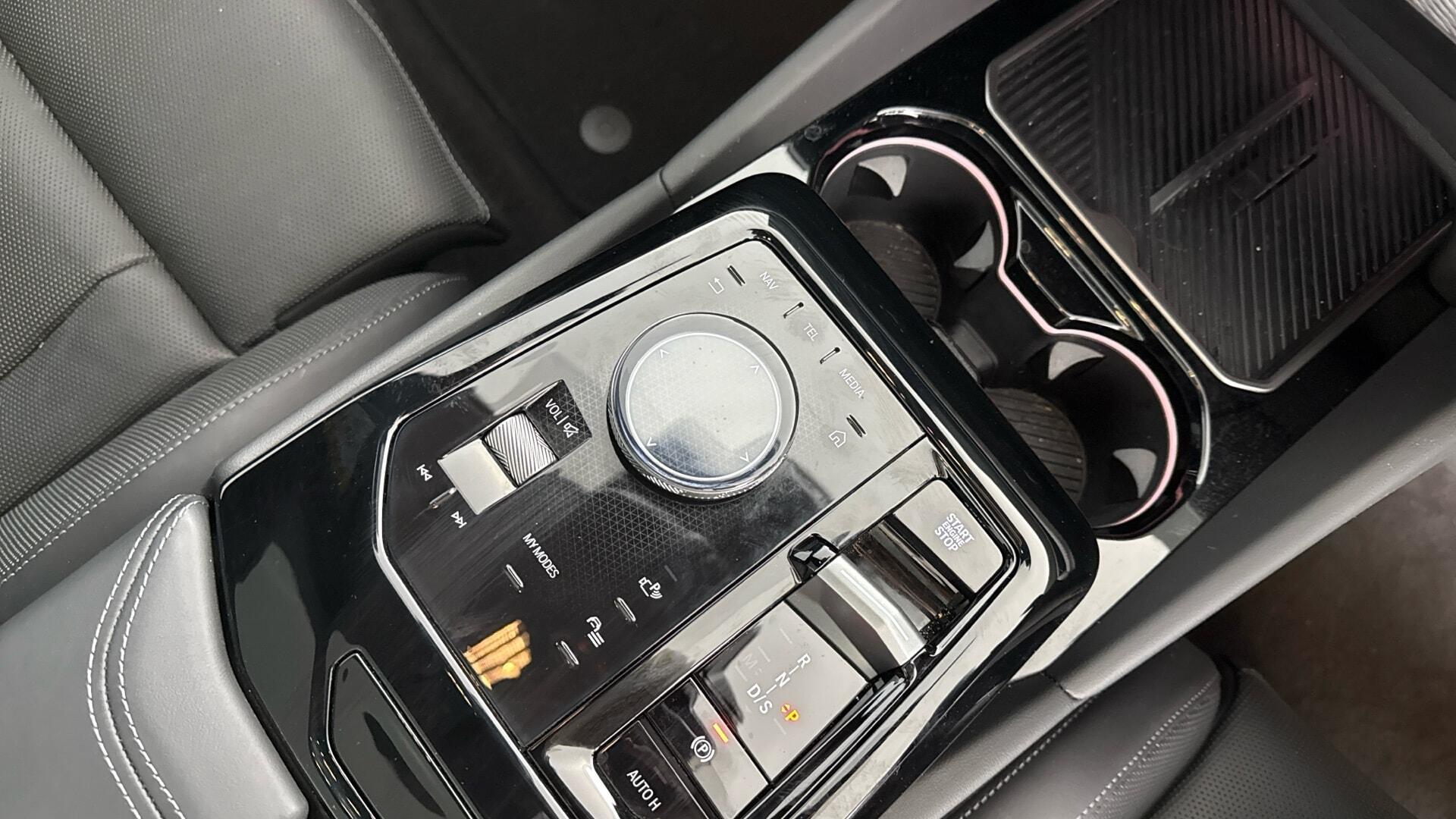 BMW 5 Series view 10